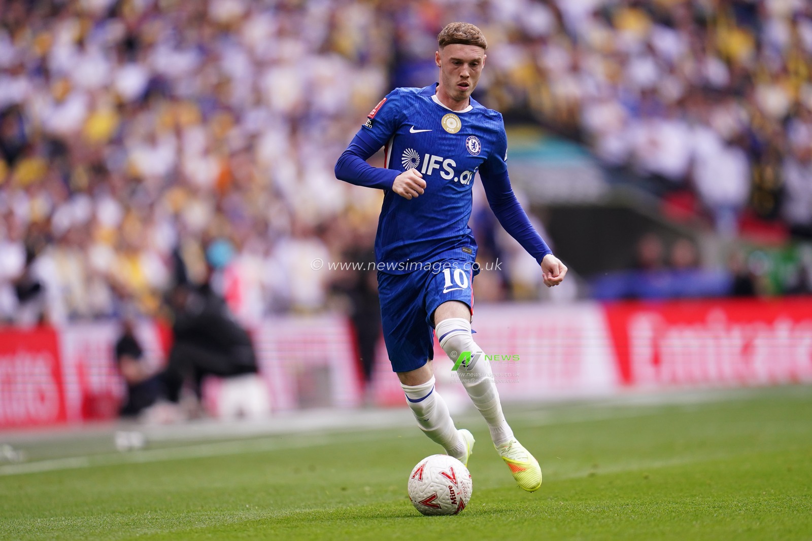 Cole Palmer of Chelsea with the ball during the Emirates FA Cup Semi-Final match Chelsea vs Leeds United at Wembley Stadium, London, United Kingdom on 26 April 2026

(Photo by Harvey Murphy/News Images)