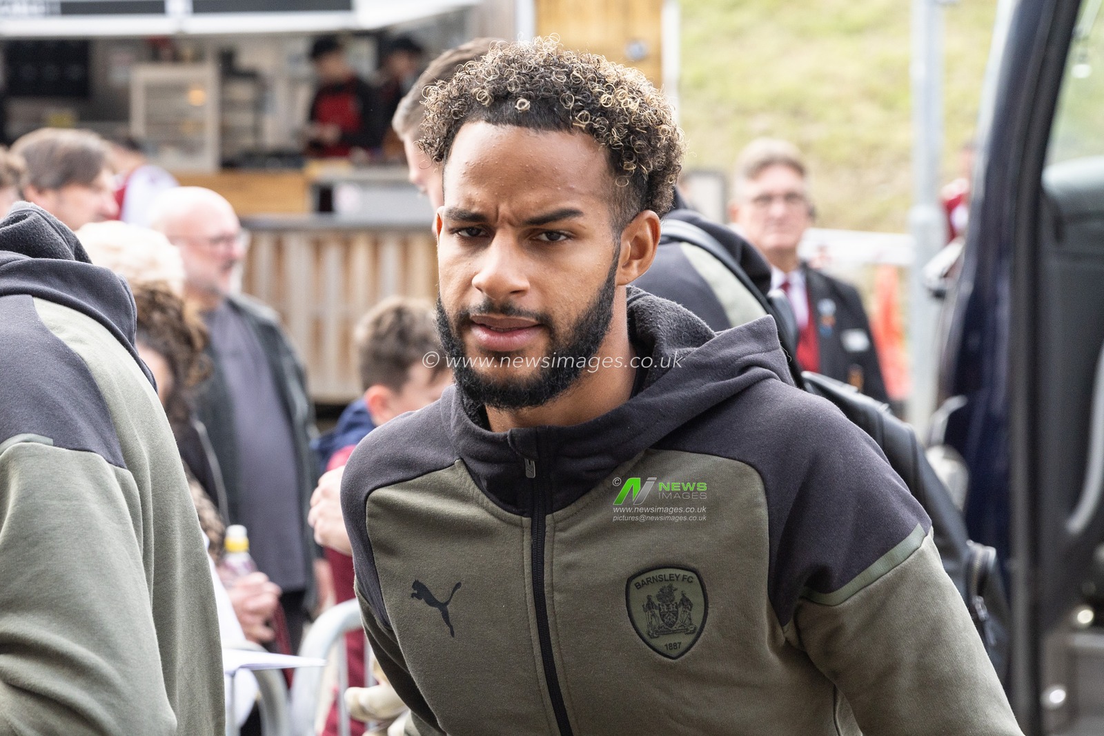 Barry Cotter #17 of Barnsley arrives during the Sky Bet League 1 match Northampton Town vs Barnsley at Sixfields Stadium, Northampton, United Kingdom, 23rd September 2023

(Photo by Mark Cosgrove/News Images)