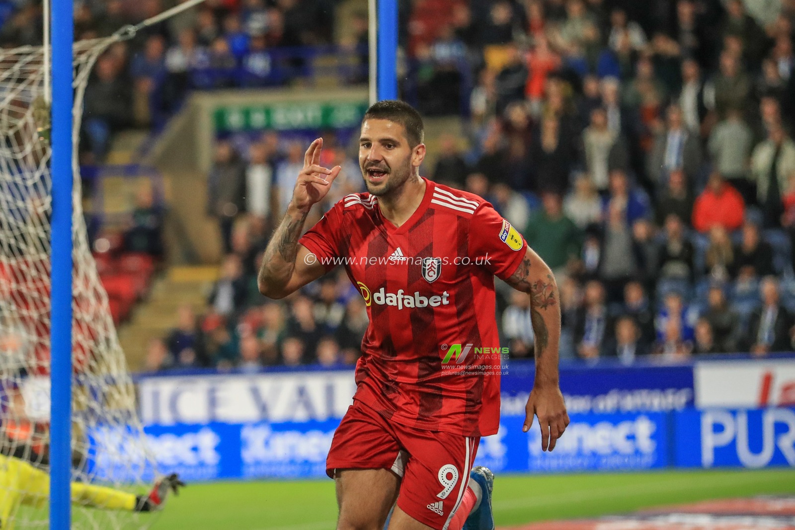 16th August 2019, John Smiths Stadium, Huddersfield England; Sky Bet Championship, Huddersfield Town vs Fulham ; Aleksandar Mitrovic (9) of Fulham celebrates his goal to make it 0-1


Credit: Mark Cosgrove/News Images

English Football League images are subject to DataCo Licence