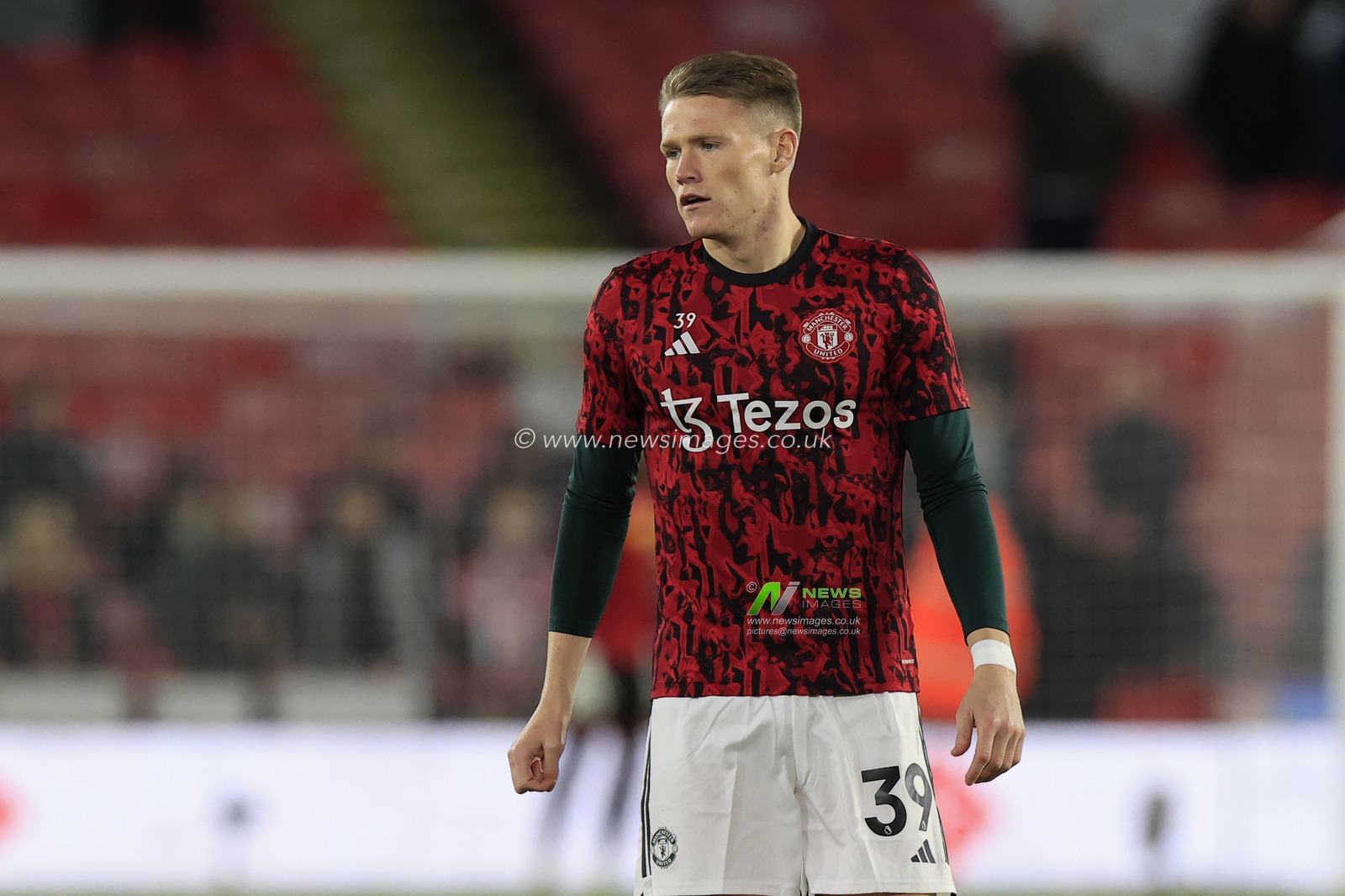 Scott McTominay #39 of Manchester United warms up for the game ahead of the Premier League match Sheffield United vs Manchester United at Bramall Lane, Sheffield, United Kingdom, 21st October 2023

(Photo by Conor Molloy/News Images)