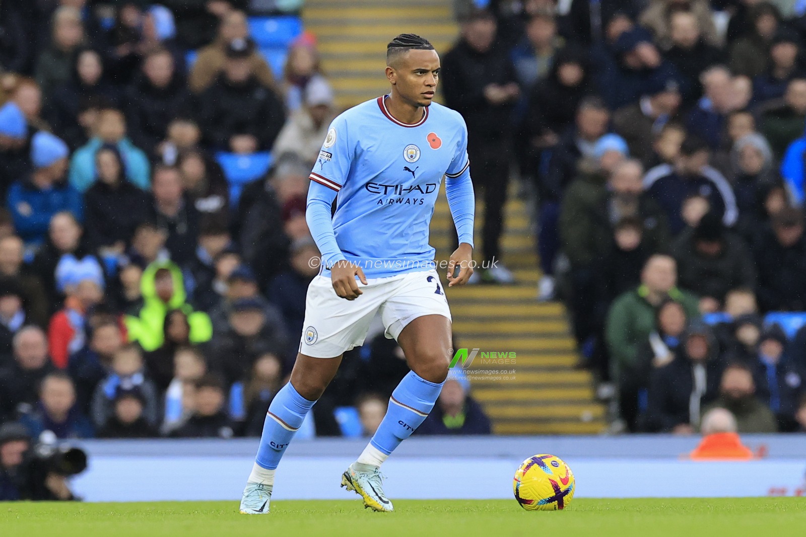 Manuel Akanji #25 of Manchester City runs with the ball during the Premier League match Manchester City vs Fulham at Etihad Stadium, Manchester, United Kingdom, 5th November 2022

(Photo by Conor Molloy/News Images)