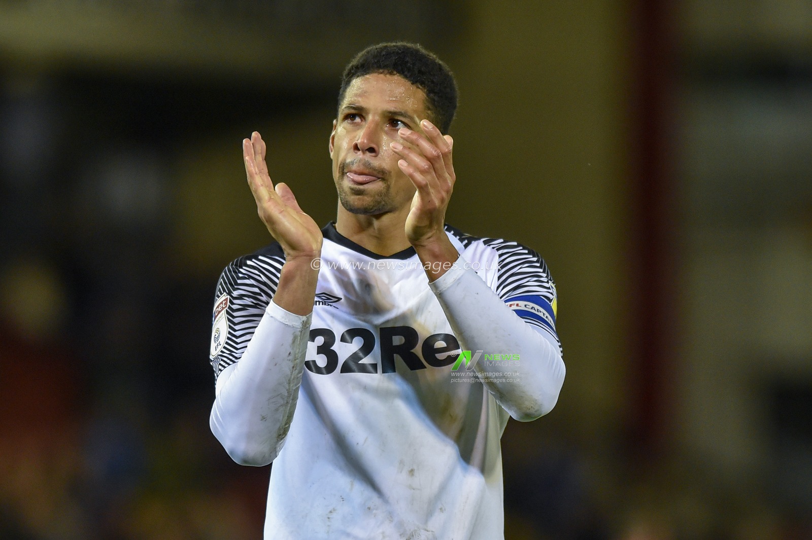 2nd October 2019, Oakwell, Barnsley, England; Sky Bet Championship, Barnsley v Derby County : Disappointed Curtis Davies (33) of Derby County claps travelling support.

Credit: Dean Williams/News Images