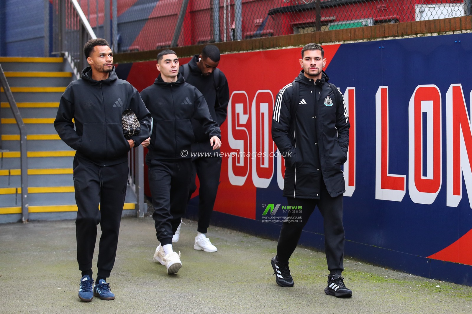 Bruno GuimarÃ£es of Newcastle United arrives with teammates ahead of the Premier League match Crystal Palace vs Newcastle United at Selhurst Park, London, United Kingdom, 30th November 2024

(Photo by Gareth Evans/News Images)