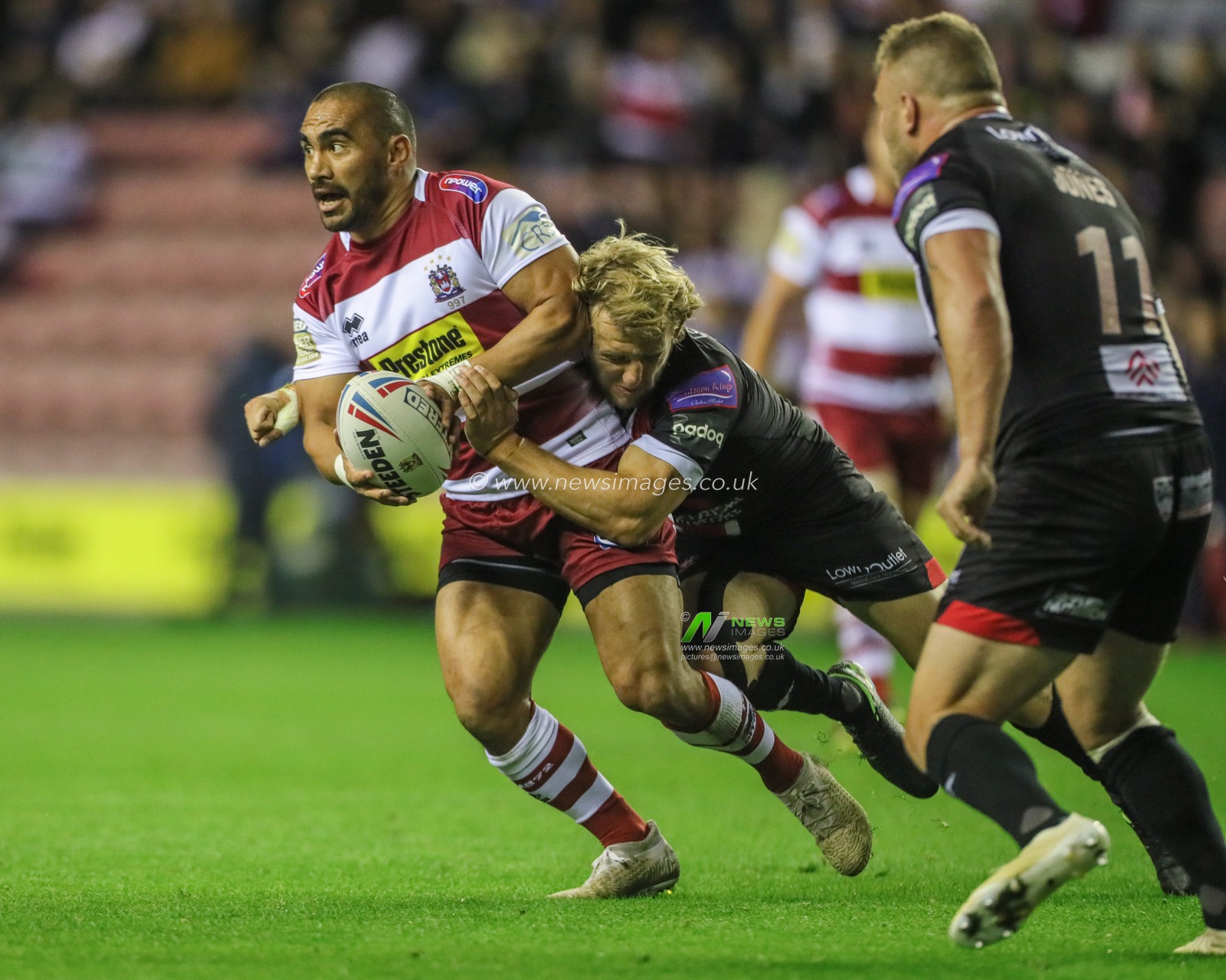 20th September 2019 , DW Stadium, Wigan, England;  Betfred Super League, Round Playoffs, Wigan Warriors vs Salford Red Devils ; Thomas Leuluai (7) of Wigan Warriors is tackled by Logan Tomkins (19) of Salford Red Devils 


Credit: Mark Cosgrove/News Images