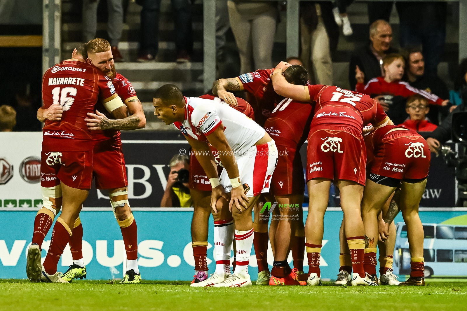 Catalans Dragons players celebrate the victory at the end of the Betfred Super League Round 19 match St Helens vs Catalans Dragons at Totally Wicked Stadium, St Helens, United Kingdom, 13th July 2023

(Photo by Craig Thomas/News Images)