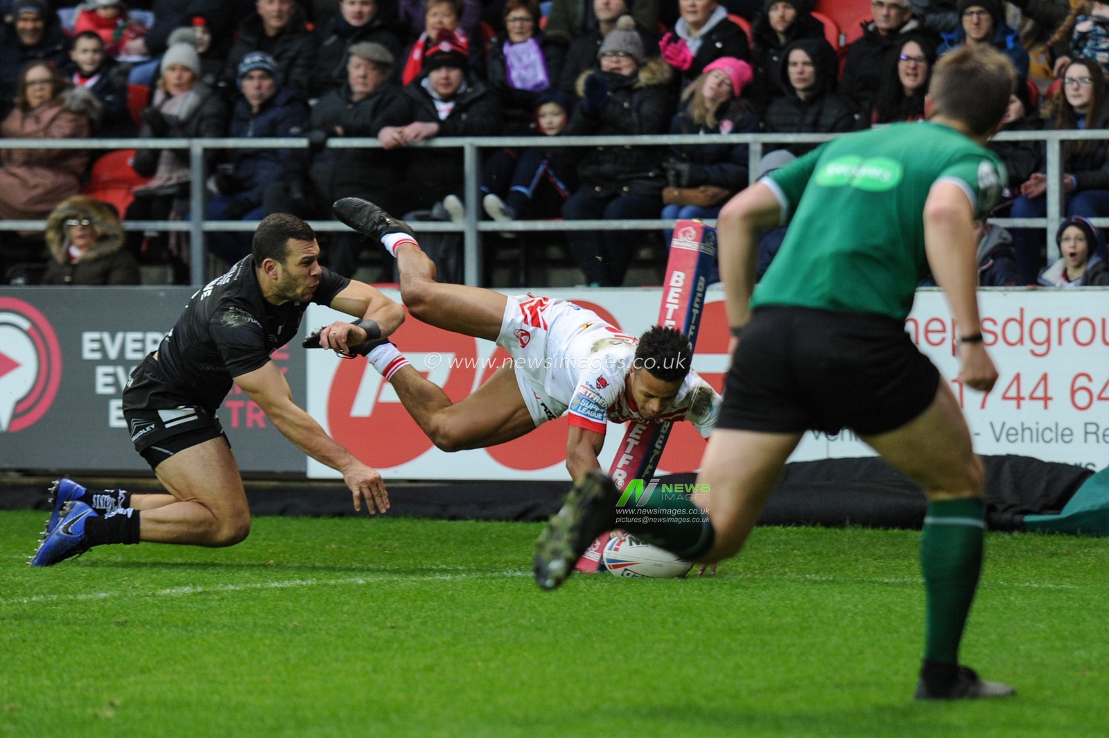 19th January 2019 , Totally Wicked Stadium, St Helens, England;  Betfred Super League Warm Up and Jonny Lomax Testimonial ,  St Helens v Hull FC ; Regan Grace of St Helens scores a try in the corner


Credit: Richard Long/News Images