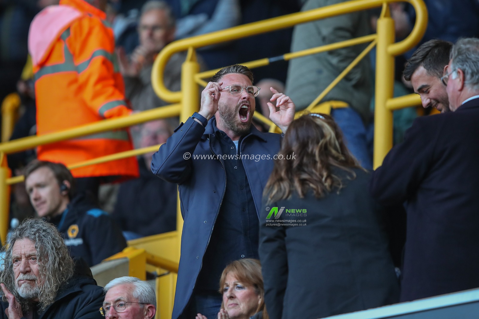 Rob Edwards during the Premier League match Wolverhampton Wanderers vs Bournemouth at Molineux, Wolverhampton, United Kingdom, 24th April 2024

(Photo by Gareth Evans/News Images)