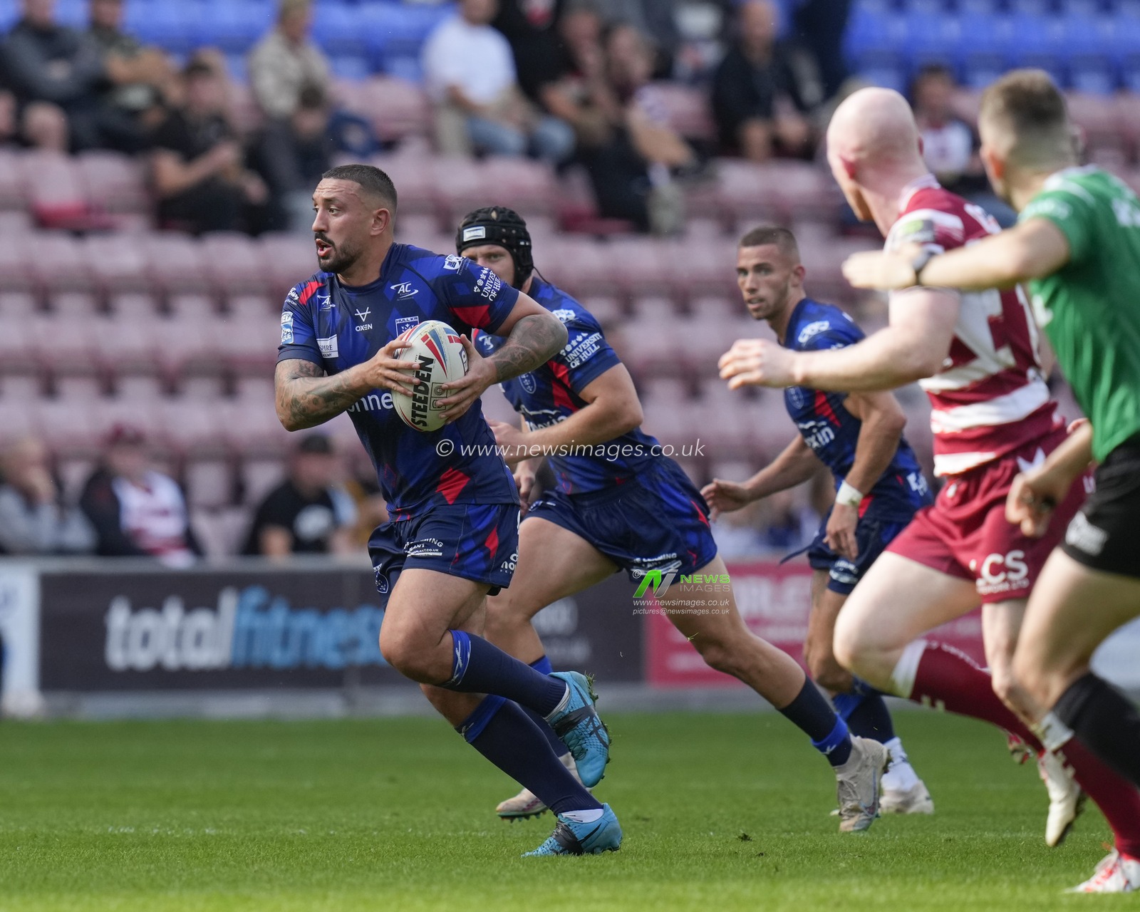 Elliot Minchella #13 of Hull KR makes a break during the Betfred Super League Semi Final match Wigan Warriors vs Hull KR at DW Stadium, Wigan, United Kingdom, 7th October 2023

(Photo by Steve Flynn/News Images)