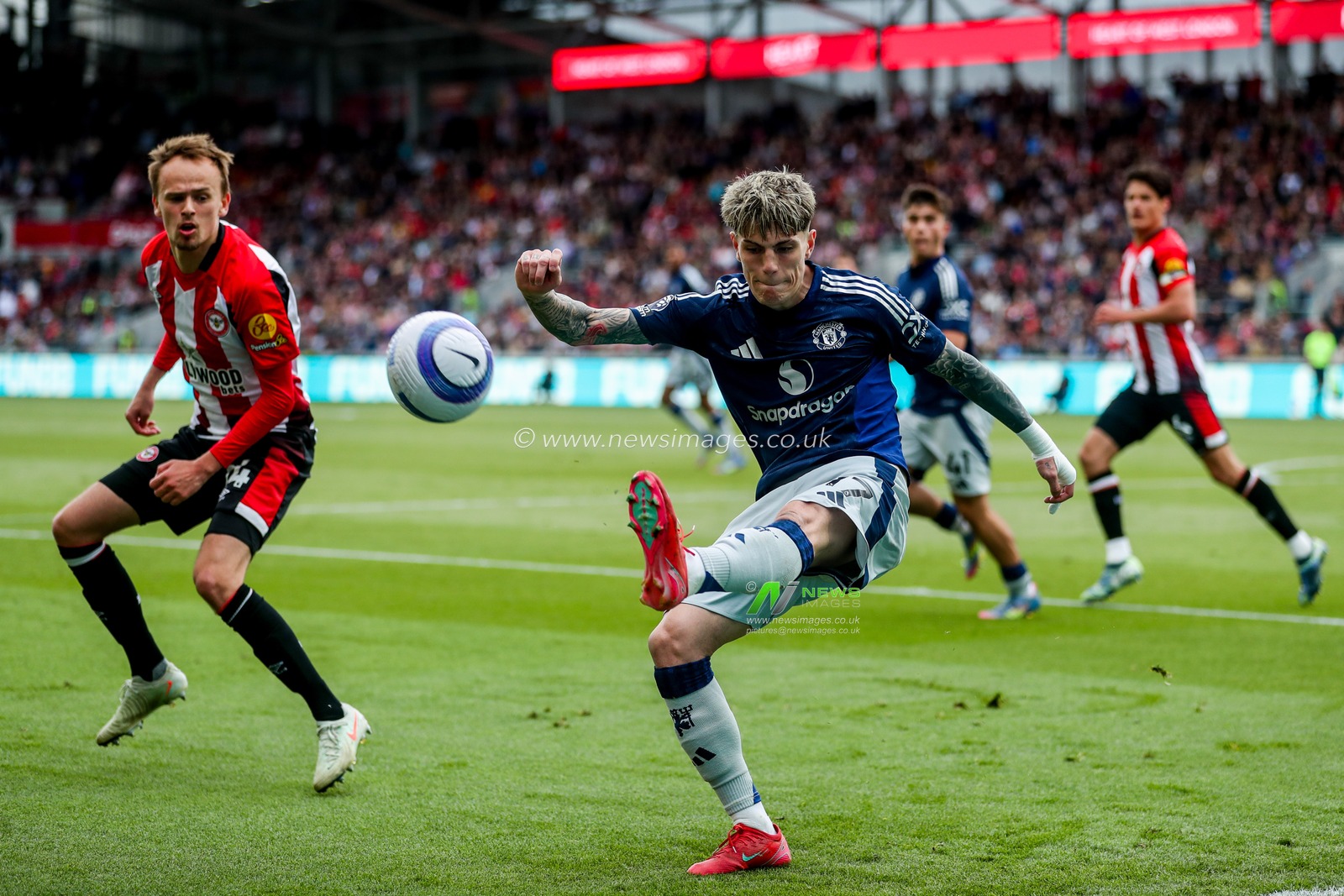 Alejandro Garnacho of Manchester United clears the ball during the Premier League match Brentford vs Manchester United at The Gtech Community Stadium, London, United Kingdom, 4th May 2025

(Photo by Izzy Poles/News Images)