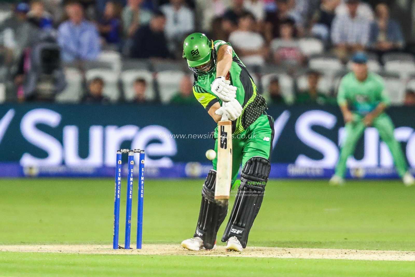 Laurie Evans of Southern Brave is caught by Dawid Malan of Oval Invincibles during the The Hundred match Oval Invincibles vs Southern Brave at The Kia Oval, London, United Kingdom, 8th August 2024

(Photo by Izzy Poles/News Images)
