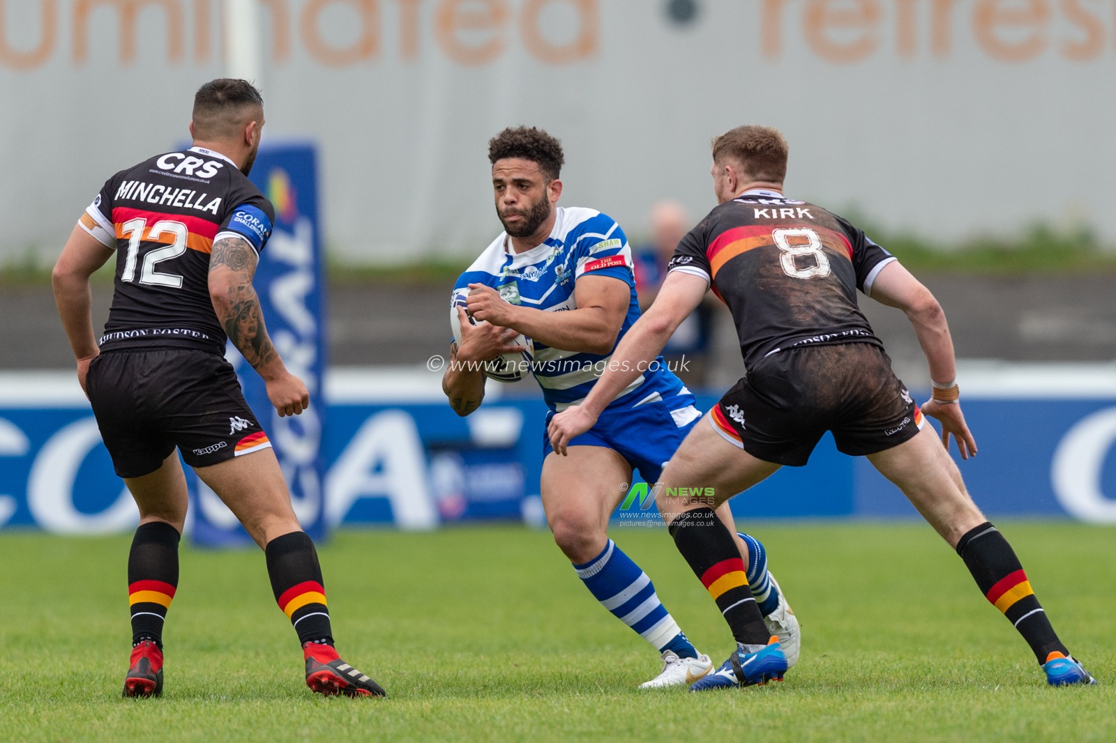 2nd June 2019 , Odsal Stadium, Bradford, England; Coral Challenge Cup 2019, Quarter Final , Bradford Bulls vs Halifax RLFC ; Kevin Larroyer of Halifax on the attack


Credit: Richard Long/News Images