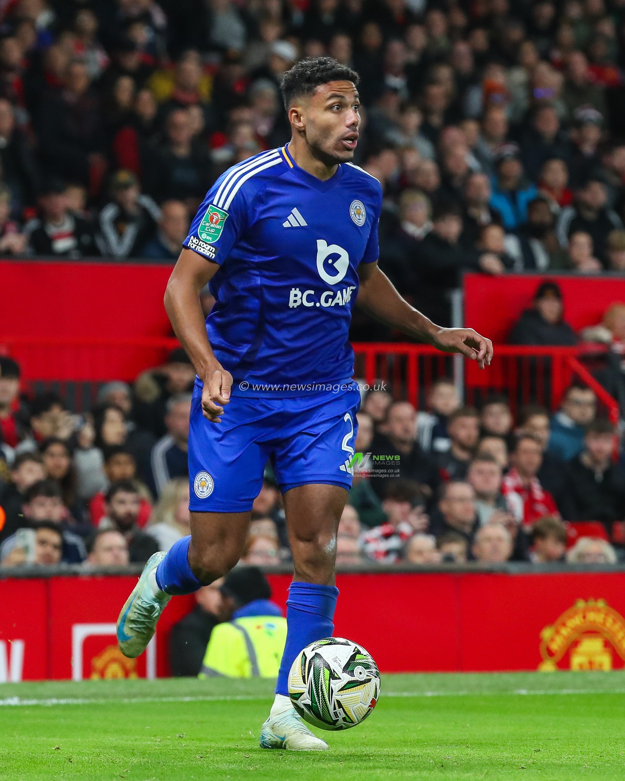 James Justin of Leicester City makes a break with the ball during the Carabao Cup Last 16 match Manchester United vs Leicester City at Old Trafford, Manchester, United Kingdom, 30th October 2024

(Photo by Gareth Evans/News Images)