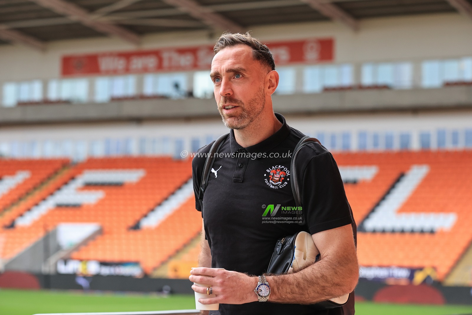 Richard Keogh #26 of Blackpool arrives at Bloomfield Road ahead of the Lancashire derby