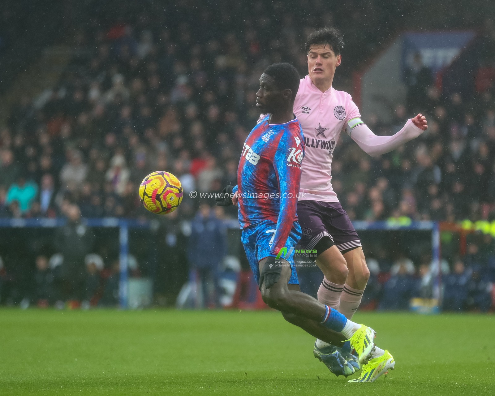IsmaÃ¯la Sarr of Crystal Palace controls the ball during the Premier League match Crystal Palace vs Brentford at Selhurst Park, London, United Kingdom, 26th January 2025

(Photo by Izzy Poles/News Images)