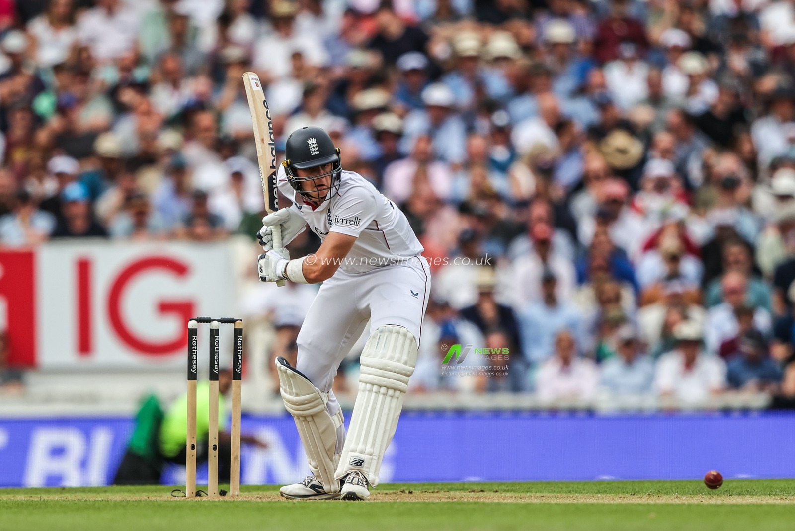 Jamie Smith of England plays a shot during the 5th Rothesay Test Match Day 2 England v India at The Kia Oval, London, United Kingdom, 1st August 2025

(Photo by Alfie Cosgrove/News Images)