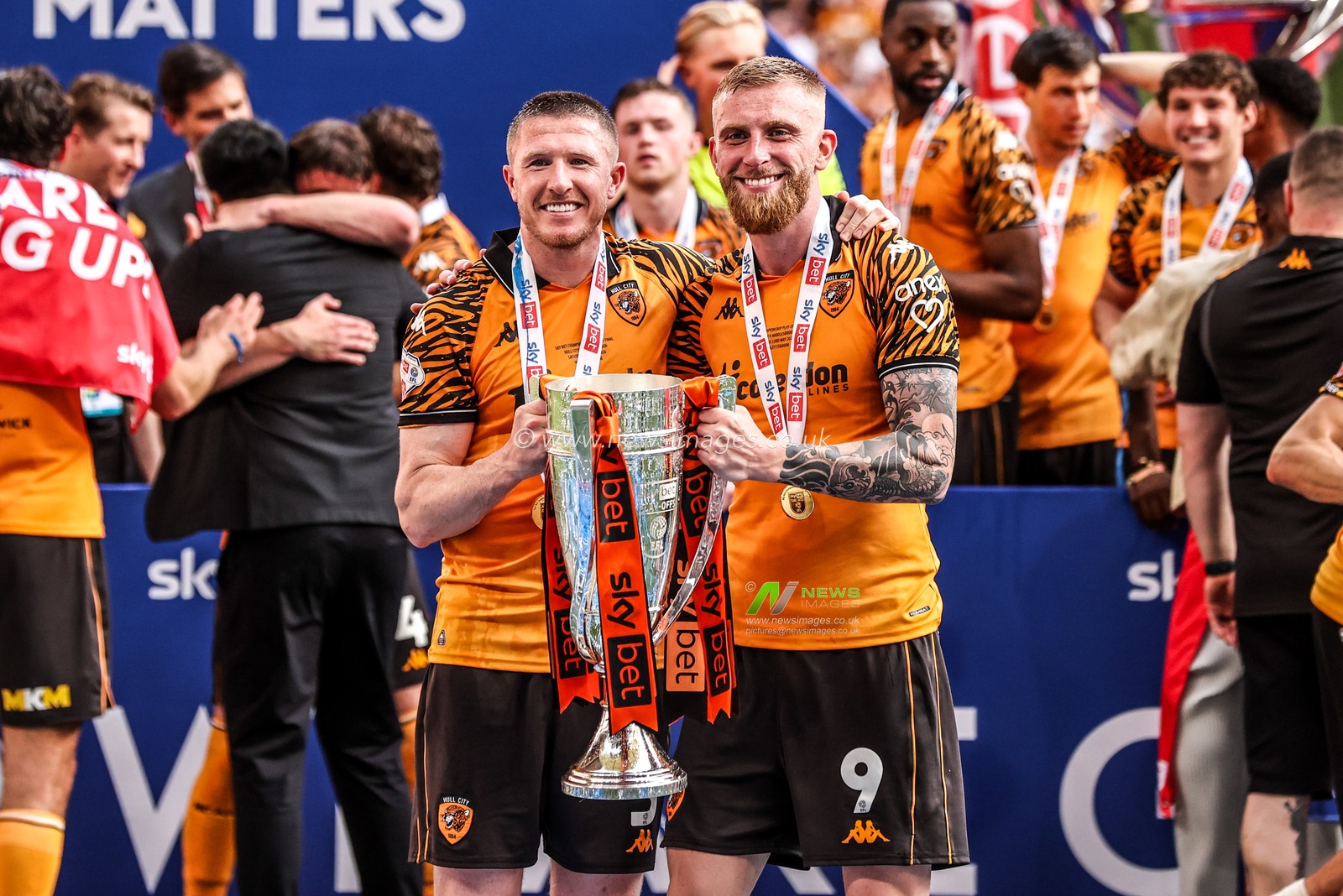 John Lundstram of Hull City and Oliver McBurnie of Hull City celebrate winning the Playoffs during the Sky Bet Championship Playoffs Final match Hull City vs Middlesbrough at Wembley Stadium, London, United Kingdom on 23 May 2026

(Photo by Alfie Cosgrove/News Images)
