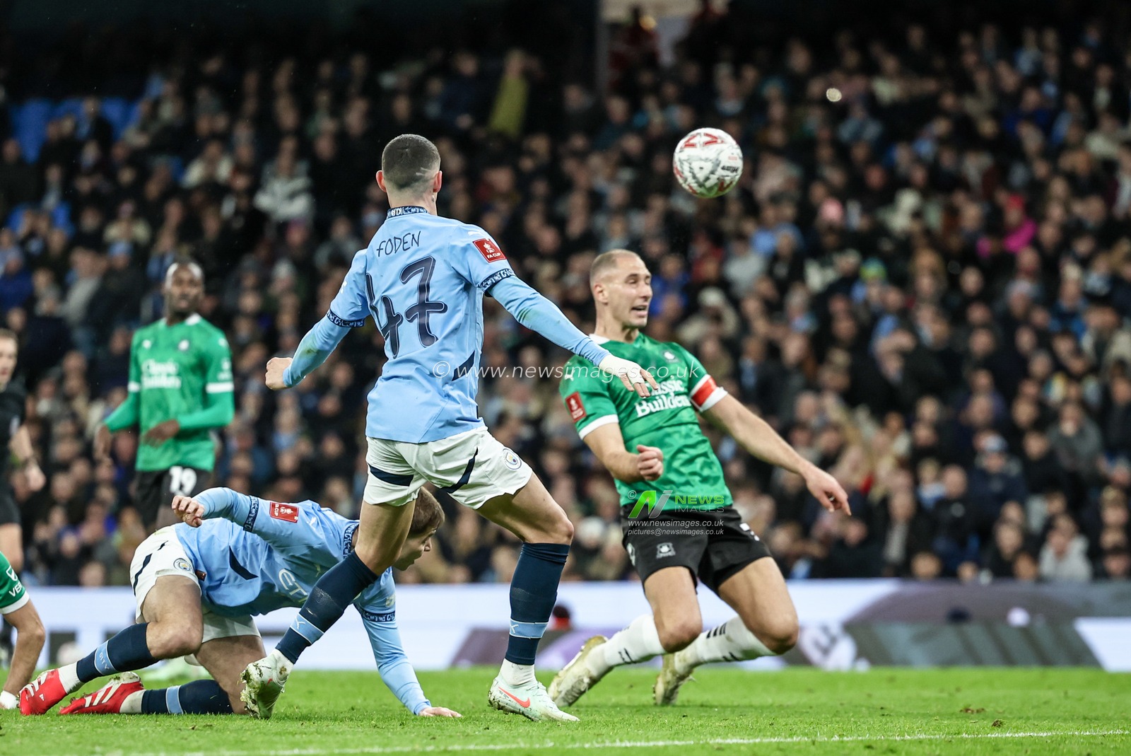 Nikola KatiÄ‡ of Plymouth Argyle heads back safe to keeper Conor Hazard of Plymouth Argyle as James McAtee of Manchester City breaks on goal during the Emirates FA Cup 5th Round match Manchester City vs Plymouth Argyle at Etihad Stadium, Manchester, United Kingdom, 1st March 2025

(Photo by Mark Cosgrove/News Images)