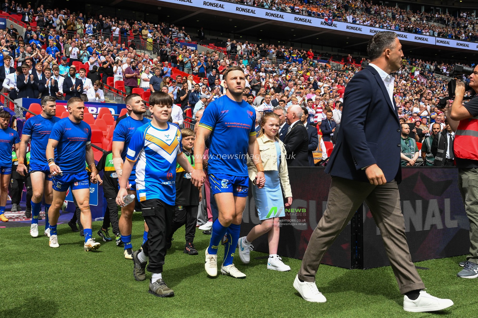 Warrington Wolves come out onto the pitch ahead of the Betfred Challenge Cup Final match Warrington Wolves vs Wigan Warriors at Wembley Stadium, London, United Kingdom, 8th June 2024

(Photo by Craig Thomas/News Images)