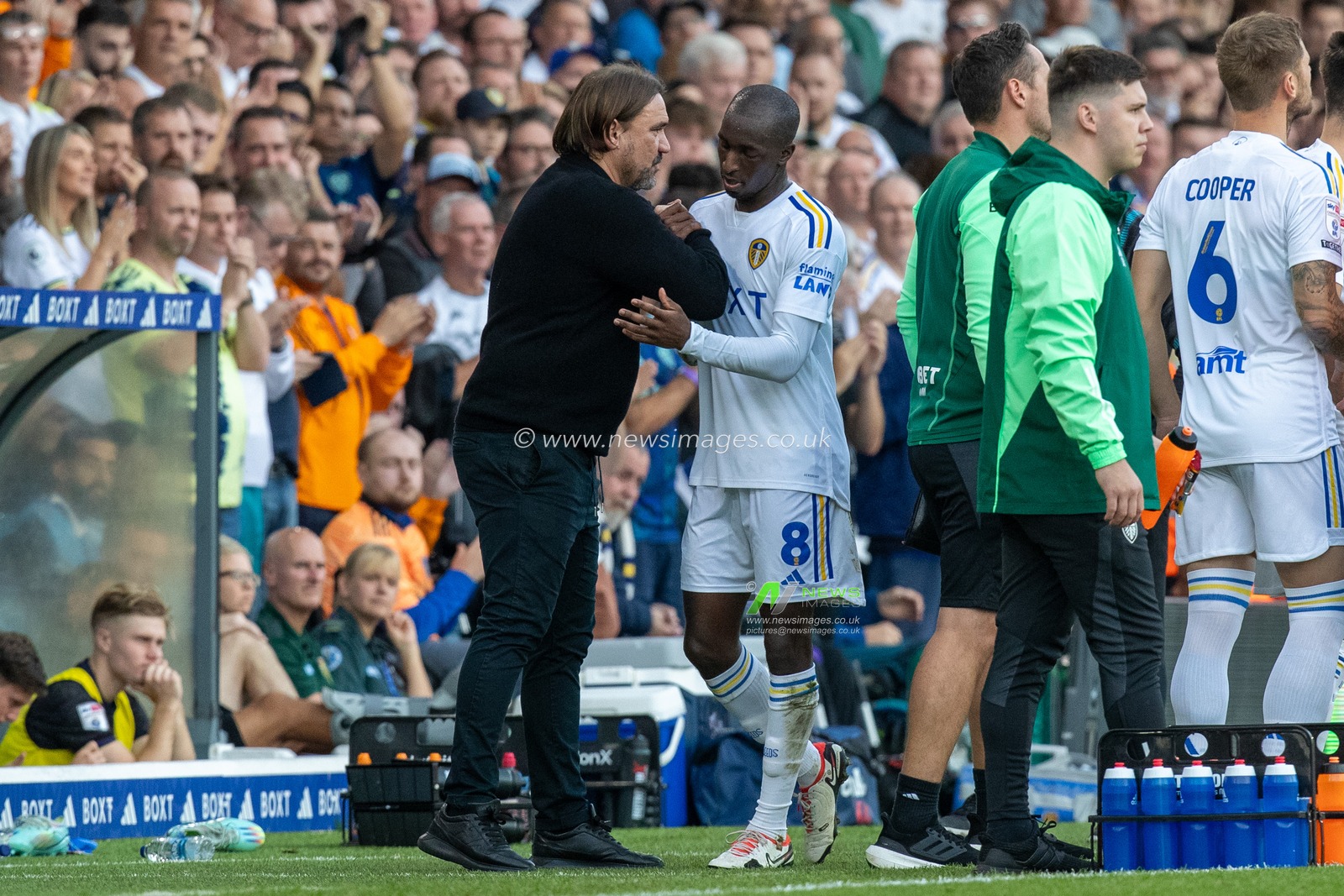 Daniel Farke manager of Leeds United hugs Glen Kamara #8 of Leeds United during the Sky Bet Championship match Leeds United vs Bristol City at Elland Road, Leeds, United Kingdom, 7th October 2023

(Photo by James Heaton/News Images)