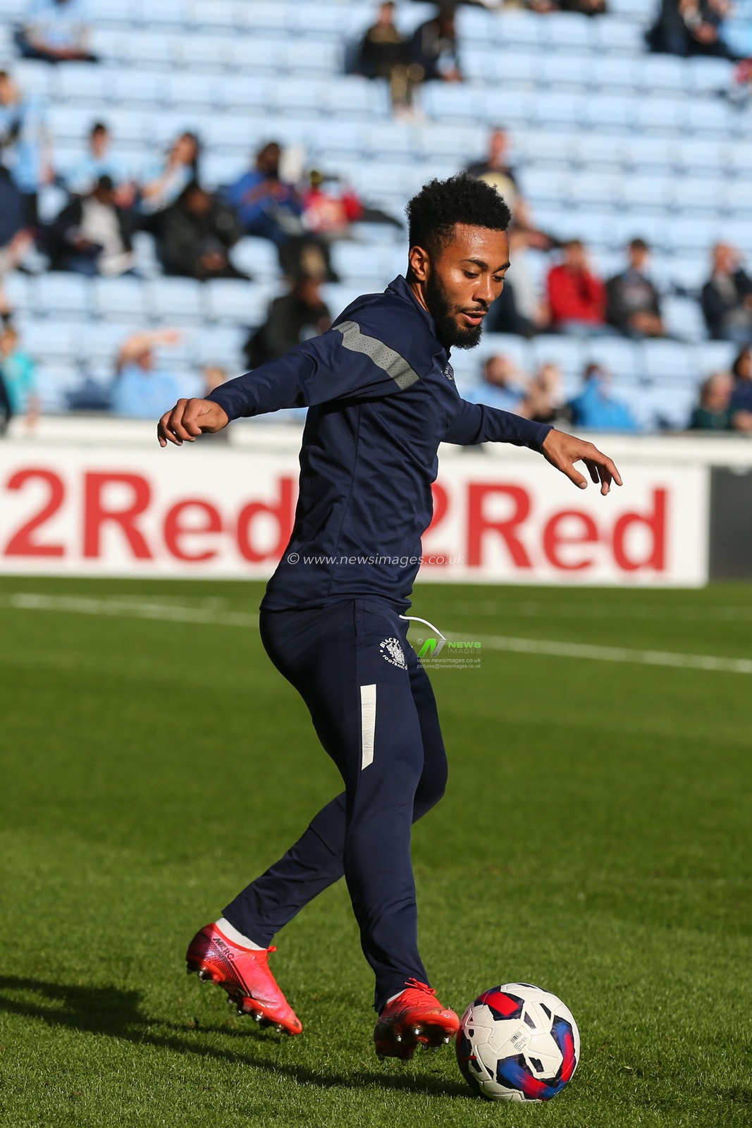 during the Sky Bet Championship match Coventry City vs Blackpool at Coventry Building Society Arena, Coventry, United Kingdom, 29th October 2022

(Photo by Arron Gent/News Images)
