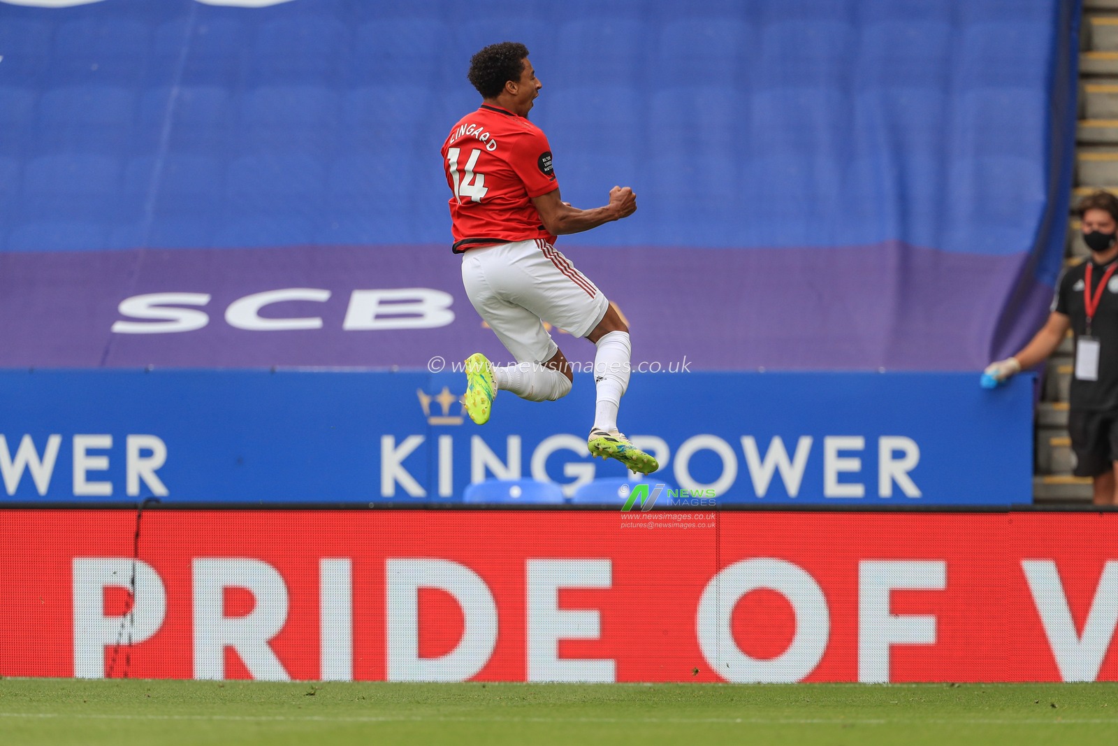 Jesse Lingard (14) of Manchester United celebrates his goal to make it 0-2