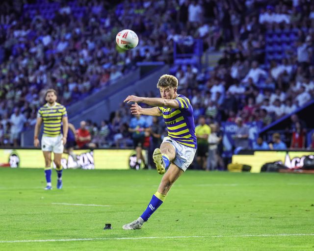 Ewan Irwin of Warrington Wolves scores a penalty  during the Betfred Super League round 23 match Warrington Wolves vs York Knights at The Halliwell Jones Stadium, Warrington, United Kingdom on 13 August 2026

(Photo by Mark Cosgrove/News Images)