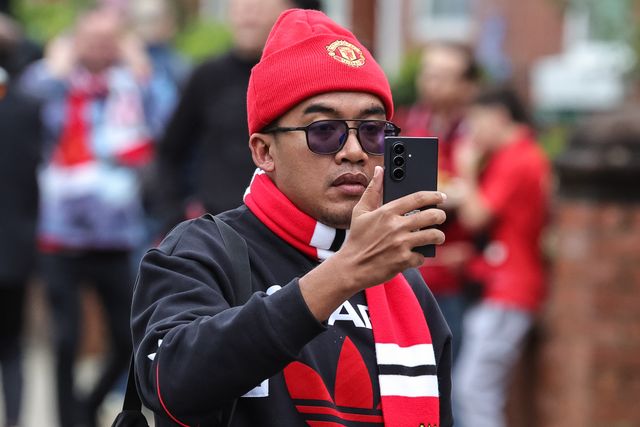 Manchester United fans make their way to the game during the Premier League match Manchester United vs Liverpool at Old Trafford, Manchester, United Kingdom on 03 May 2026

(Photo by Mark Cosgrove/News Images)