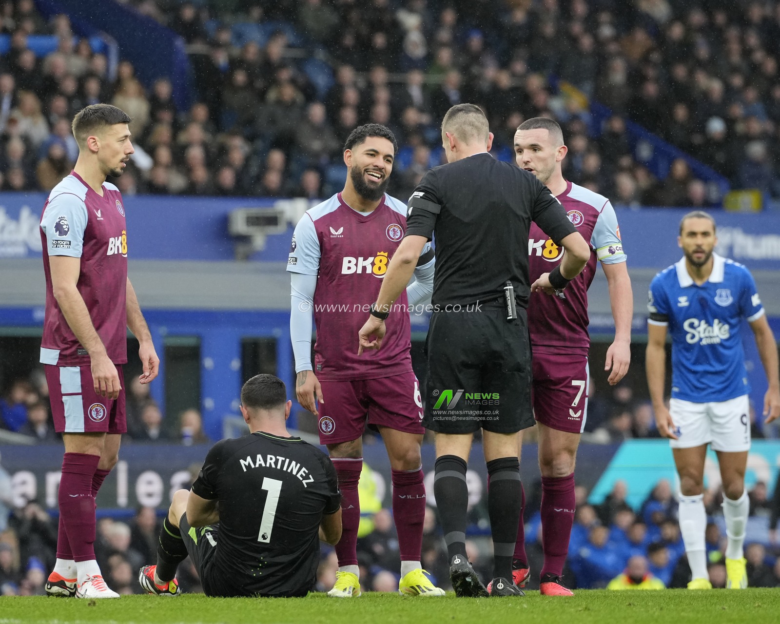Douglas Luiz of Aston Villa speaks with Referee David Coote after a foul on Emiliano MartÃ­nez of Aston Villa during the Premier League match Everton vs Aston Villa at Goodison Park, Liverpool, United Kingdom, 14th January 2024

(Photo by Steve Flynn/News Images)