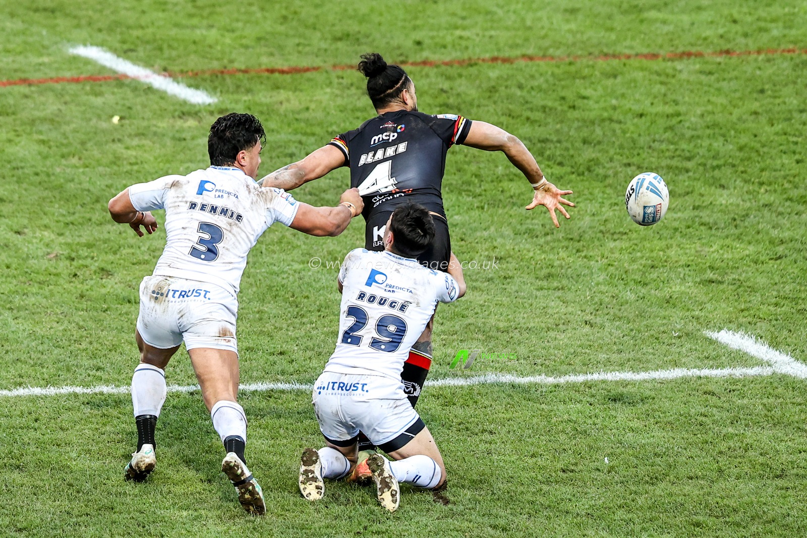 Waqa Blake of Bradford Bulls passes the ball while being tackled by Reubenn Rennie of Toulouse Olympique and César Rougé of Toulouse Olympique during the Betfred Super League match Bradford Bulls vs Toulouse at Odsal Stadium, Bradford, United Kingdom on 01 March 2026

(Photo by Alfie Cosgrove/News Images)