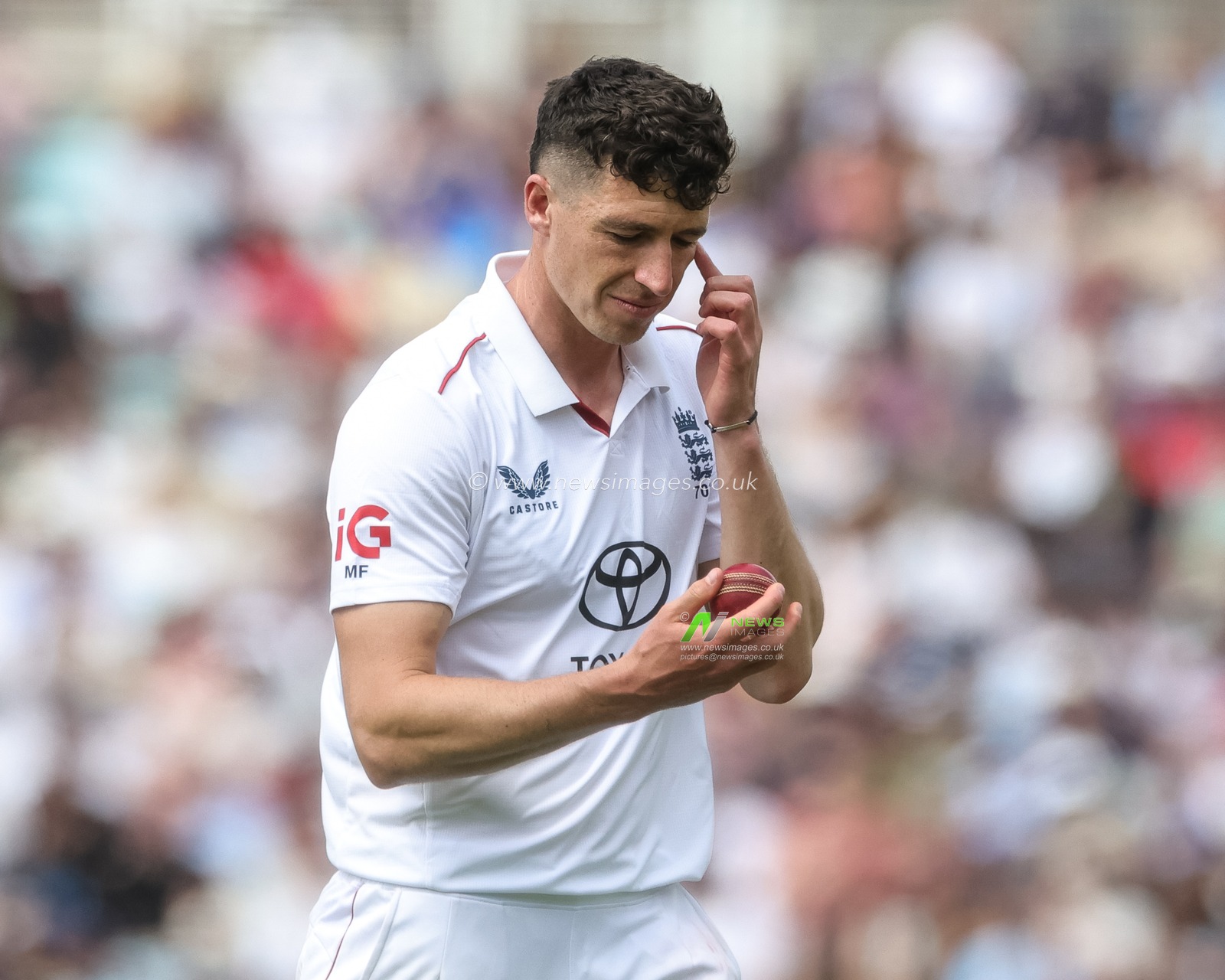 Matthew Fisher of England inspects the ball during the 2nd Rothesay Test Match Day 1 match England vs New Zealand at The Kia Oval, London, United Kingdom on 17 June 2026

(Photo by Mark Cosgrove/News Images)