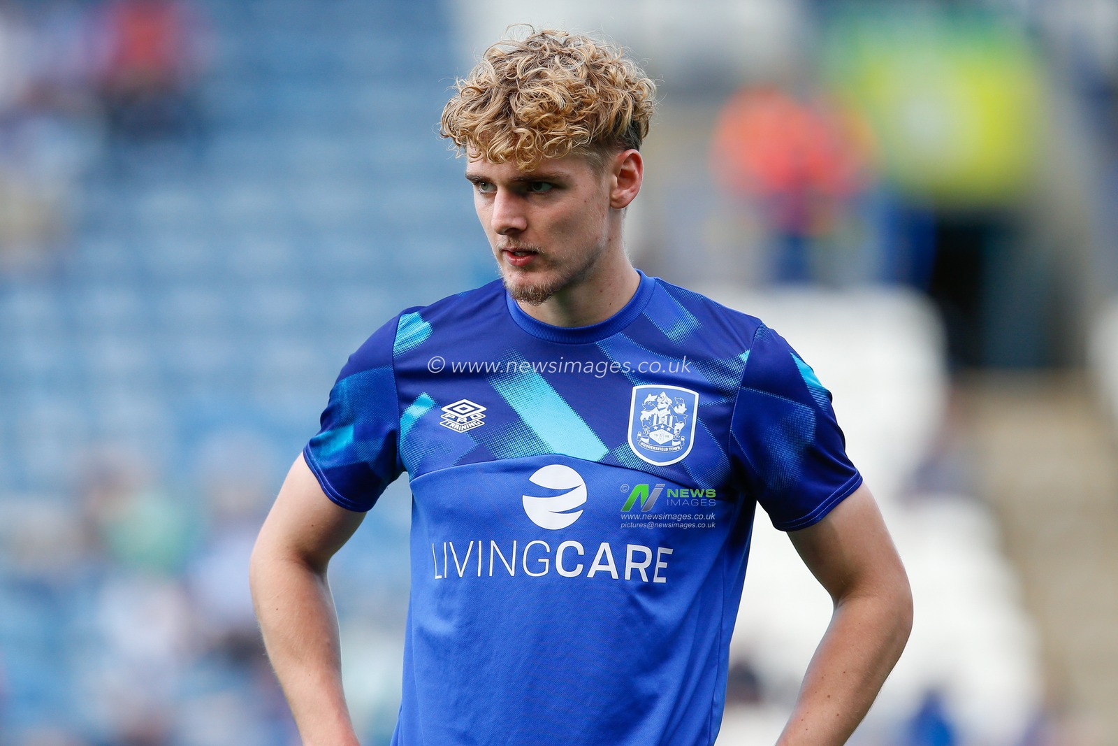 Jack Rudoni #22 of Huddersfield Town warms up before the Sky Bet Championship match Huddersfield Town vs Cardiff City at John Smith's Stadium, Huddersfield, United Kingdom, 17th September 2022

(Photo by Ben Early/News Images)