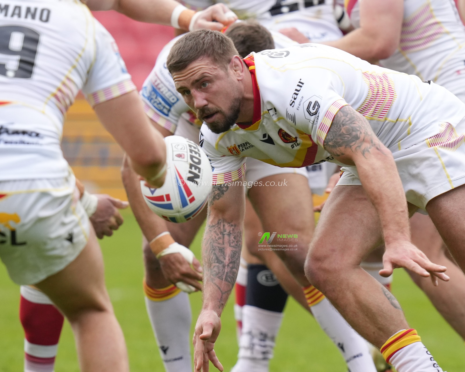 Michael McIlorum #9 of Catalans Dragons passes the ball during the Betfred Super League Round 10 match Salford Red Devils vs Catalans Dragons at AJ Bell Stadium, Eccles, United Kingdom, 23rd April 2023

(Photo by Steve Flynn/News Images)