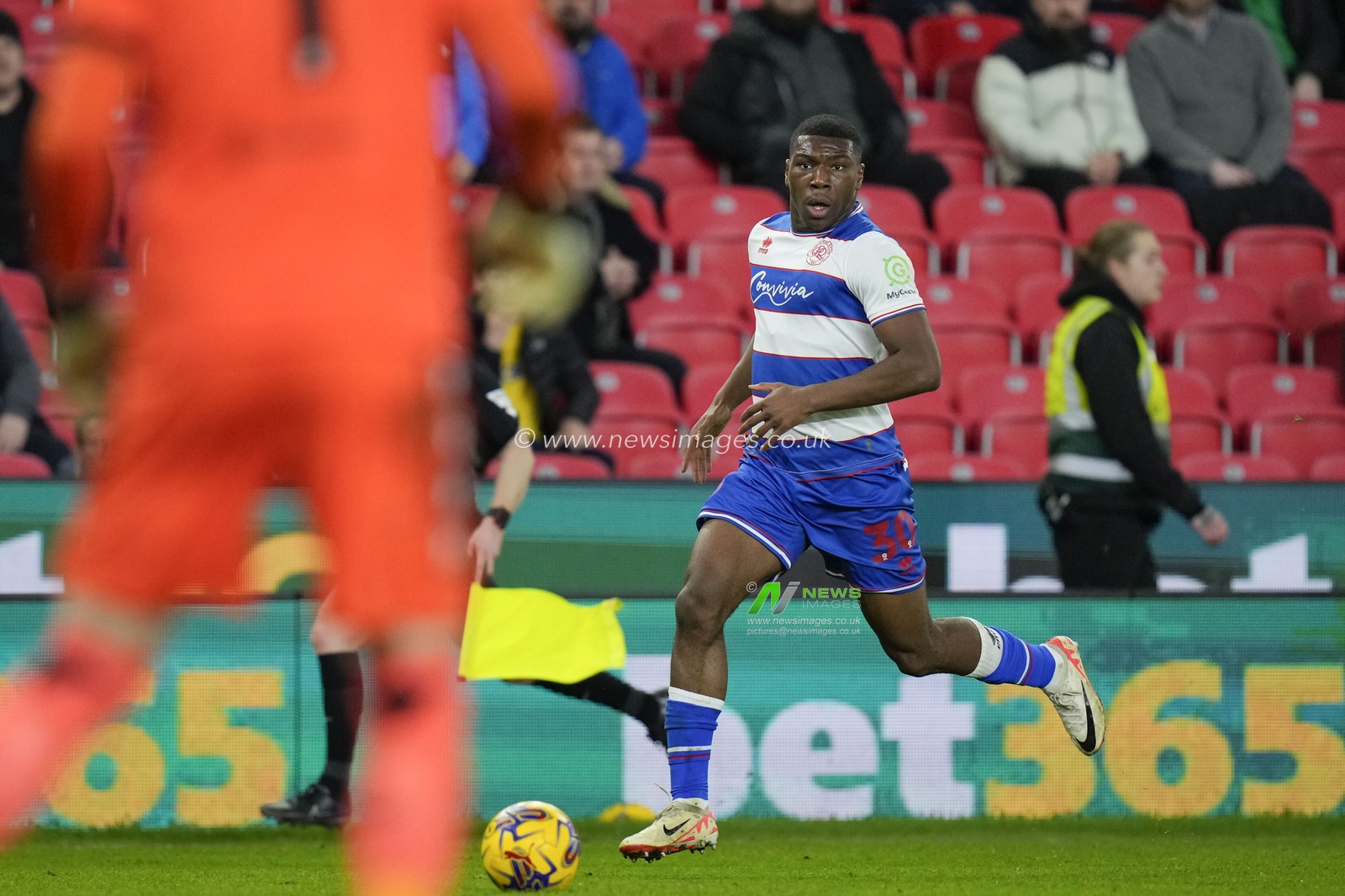 Sinclair Armstrong of QPR makes a break during the Sky Bet Championship match Stoke City vs Queens Park Rangers at Bet365 Stadium, Stoke-on-Trent, United Kingdom, 14th February 2024

(Photo by Steve Flynn/News Images)