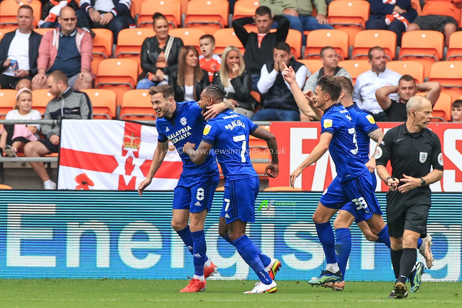 Leandro Bacuna #7 of Cardiff City celebrates his goal to make it 0-1