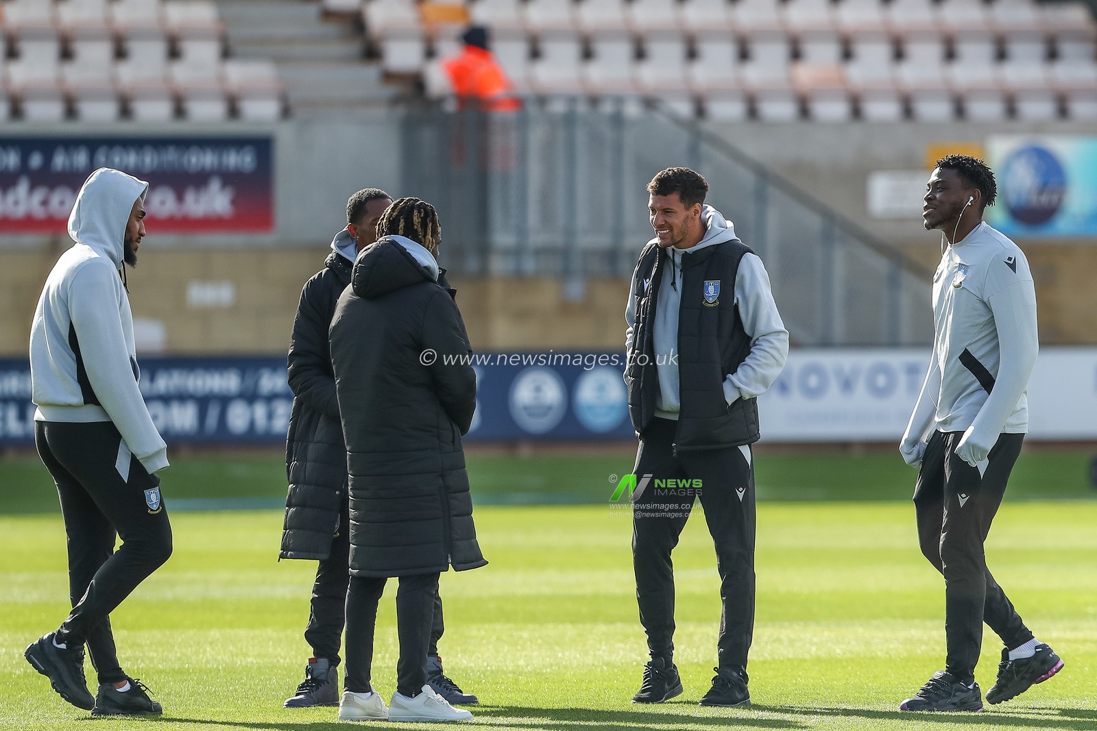 Sheffield Wednesday players arrive ahead of the Sky Bet League 1 match Cambridge United vs Sheffield Wednesday at Abbey Stadium, Cambridge, United Kingdom, 15th October 2022

(Photo by Gareth Evans/News Images)