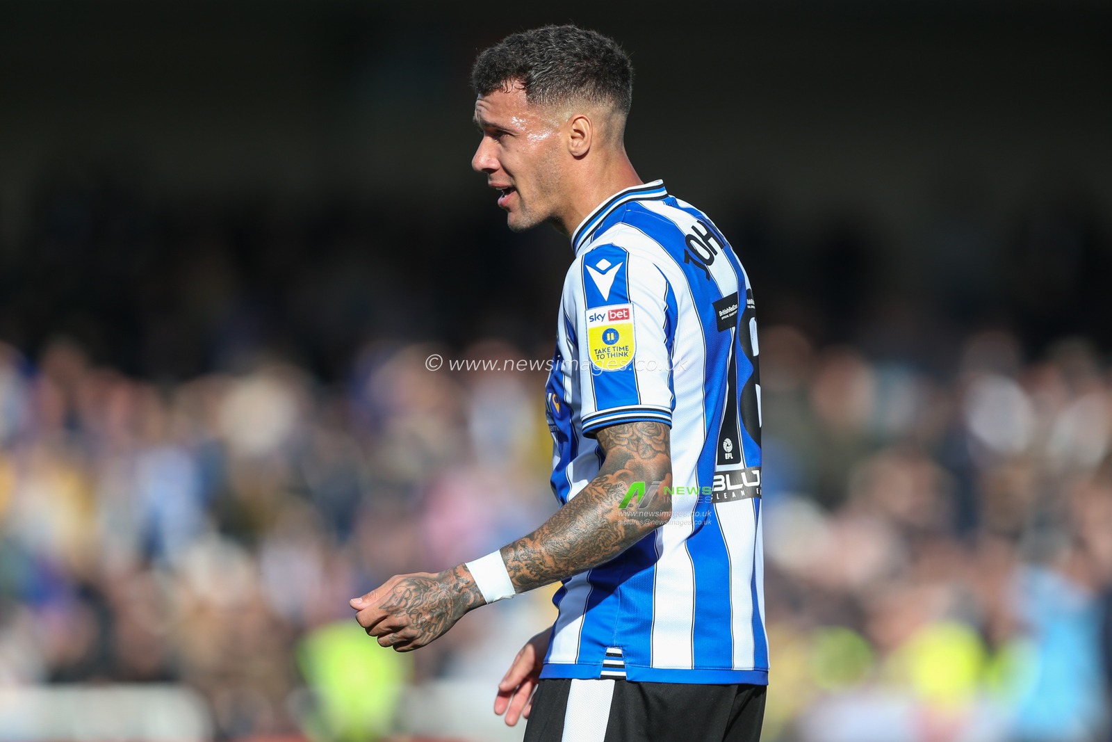 Marvin Johnson #18 of Sheffield Wednesday during the Sky Bet League 1 match Lincoln City vs Sheffield Wednesday at Gelder Group Sincil Bank Stadium, Lincoln, United Kingdom, 22nd October 2022

(Photo by Arron Gent/News Images)