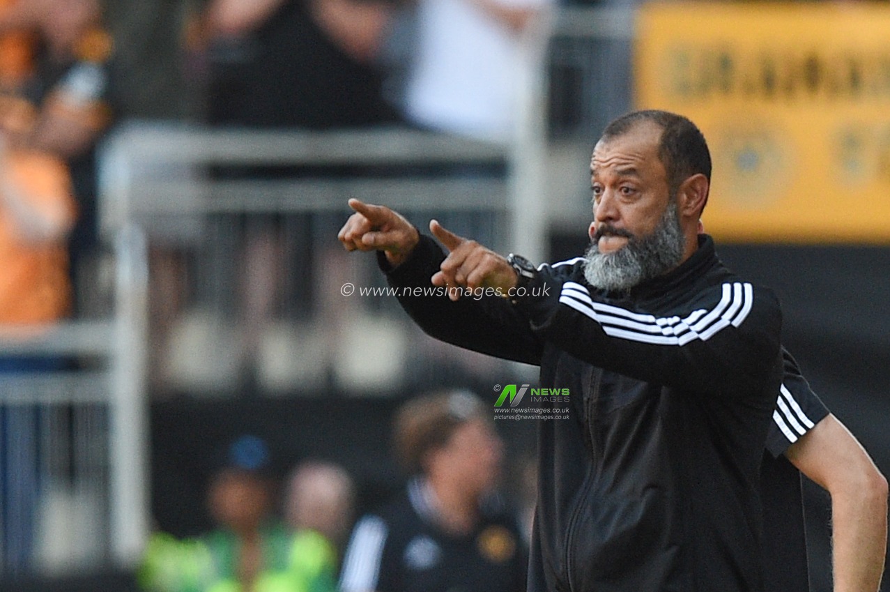 25th August 2019, Molineux Stadium, Wolverhampton, England ; Premier League Football, Wolverhampton Wanderers vs Burnley ; Nuno manager of Wolverhampton Wanderers issues instructions to his players

Credit: Richard Long/News Images

English Football League images are subject to DataCo Licence