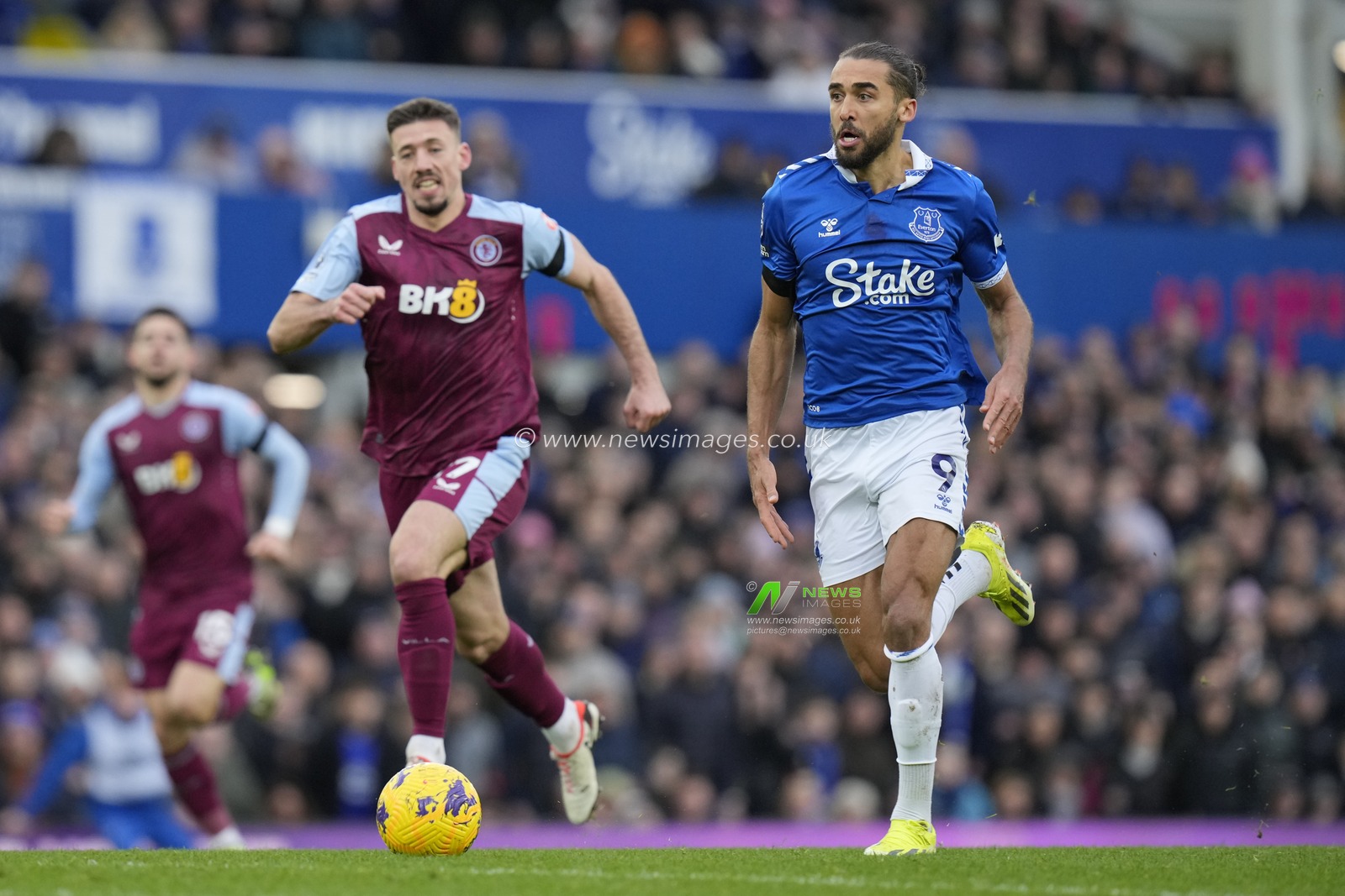 Dominic Calvert-Lewin of Everton breaks past ClÃ©ment Lenglet of Aston Villa during the Premier League match Everton vs Aston Villa at Goodison Park, Liverpool, United Kingdom, 14th January 2024

(Photo by Steve Flynn/News Images)