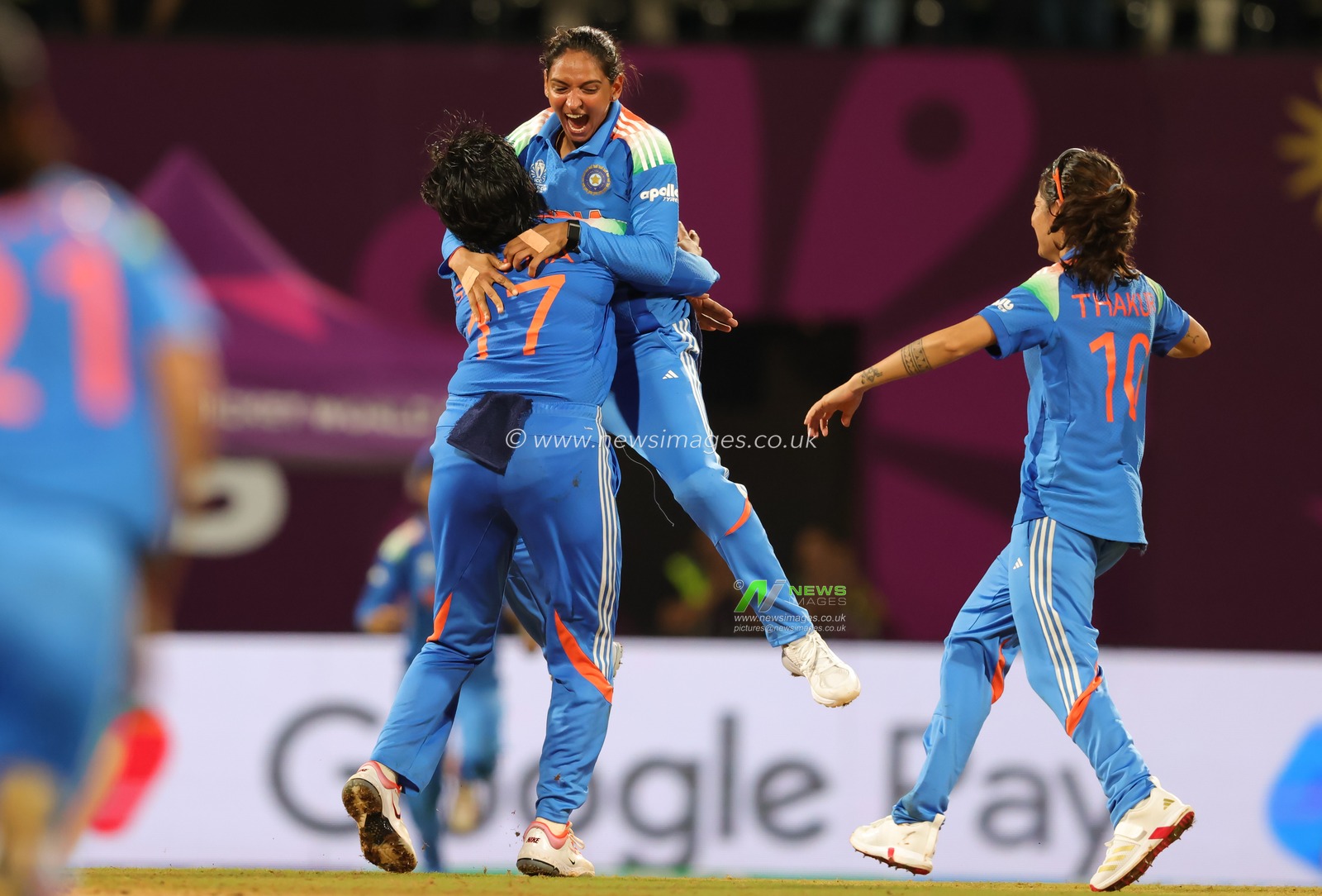 Shafali Verma of India takes the wicket of Sune Luus of South Africa and celebrates wit Harmanpreet Kaur (Captain) of India , Renuka Singh Thakur of India during the ICC Women's ODI Cricket World Cup Final 2025 session India Women vs South Africa Women at Dr. D.Y. Patil Sports Academy, Navi Mumbai, India, 2nd November 2025

(Photo by Shubhajit Roy Karmakar/News Images)