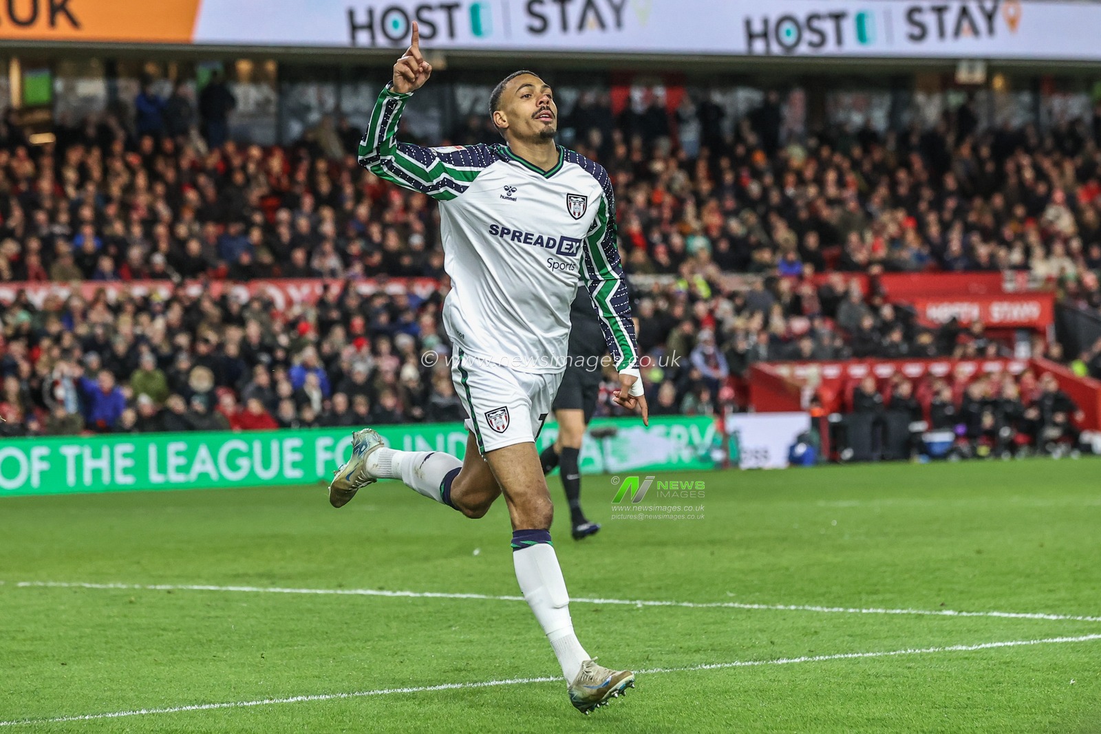 Wilson Isidor of Sunderland celebrates his goal to make it 1-2 during the Sky Bet Championship match Middlesbrough vs Sunderland at Riverside Stadium, Middlesbrough, United Kingdom, 3rd February 2025

(Photo by Alfie Cosgrove/News Images)