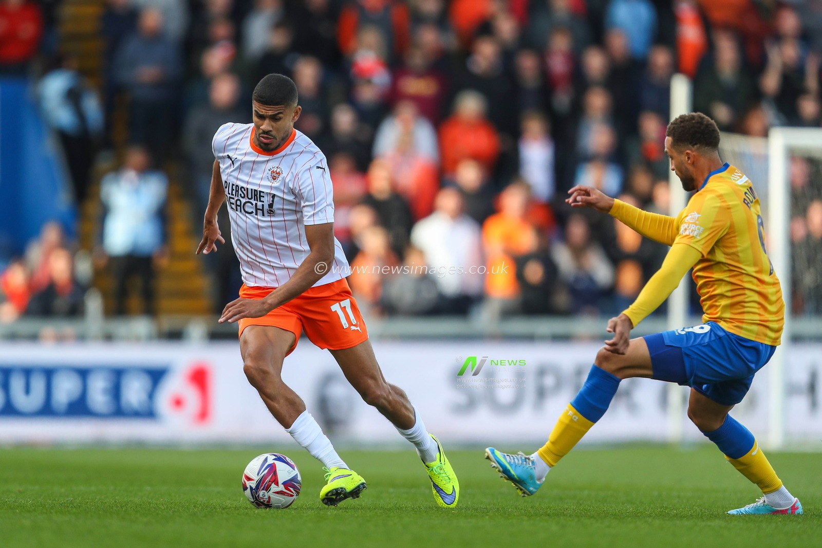 Ashley Fletcher of Blackpool goes forward with the ball during the Sky Bet League 1 match Mansfield Town vs Blackpool at One Call Stadium, Mansfield, United Kingdom, 5th October 2024

(Photo by Gareth Evans/News Images)