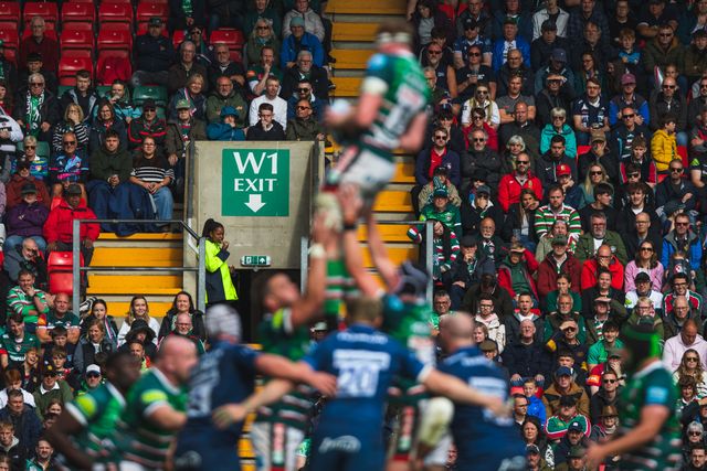 Ollie Chessum of Leicester Tigers wins a lineup in front of the home fans during the Gallagher Premiership Play-off Semi-final Leicester Tigers vs Sale Sharks at Mattioli Woods Welford Road Stadium, Leicester, United Kingdom, 7th June 2025

(Photo by Craig Evans/News Images)