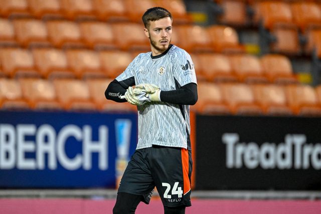 Josh Keeley of Luton Town warms up prior to the Sky Bet League 1 match Blackpool vs Luton Town at Bloomfield Road, Blackpool, United Kingdom, 30th September 2025

(Photo by Adam Gee/News Images)