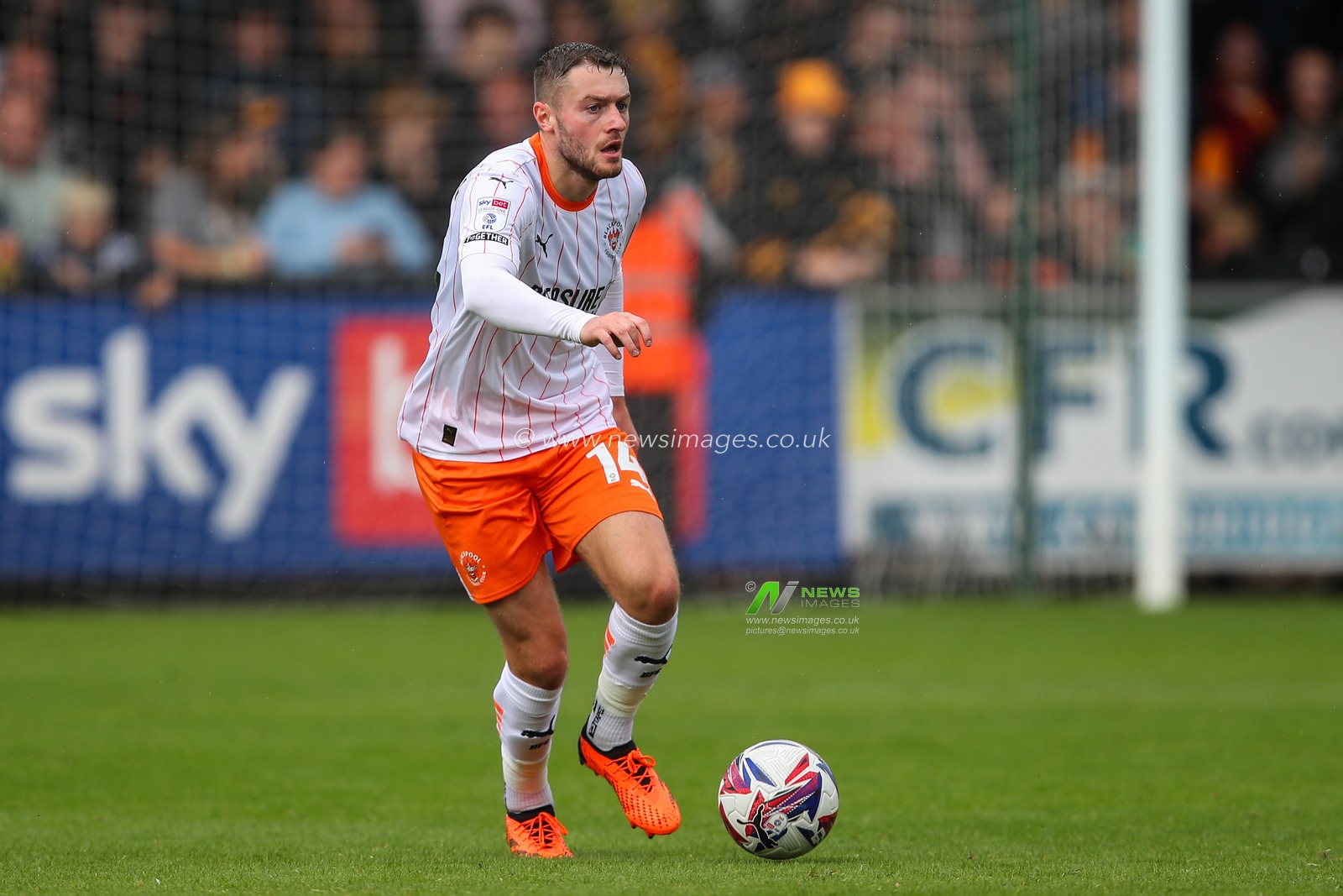 Elliot Embleton of Blackpool in action during the Sky Bet League 1 match Cambridge United vs Blackpool at Abbey Stadium, Cambridge, United Kingdom, 24th August 2024

(Photo by Gareth Evans/News Images)