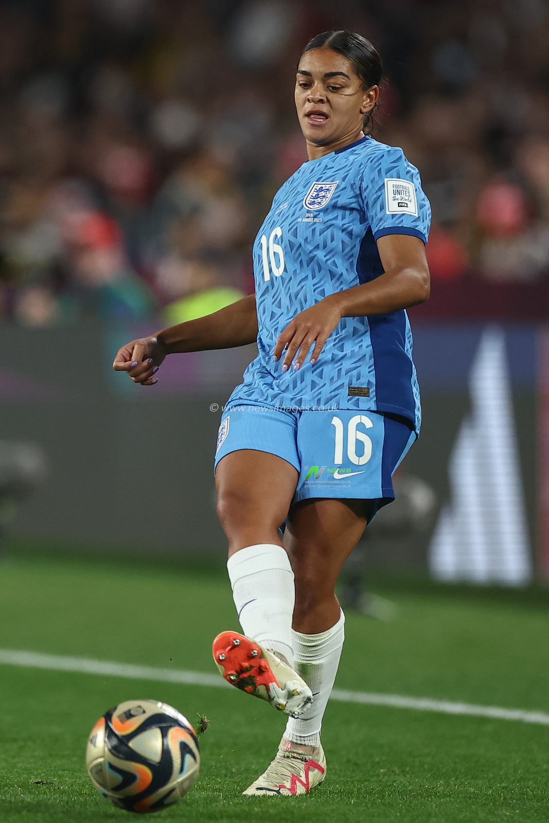Jess Carter #16 of England passes the ball during the FIFA Women's World Cup 2023 Final match Spain Women vs England Women at Stadium Australia, Sydney, Australia, 20th August 2023

(Photo by Patrick Hoelscher/News Images)