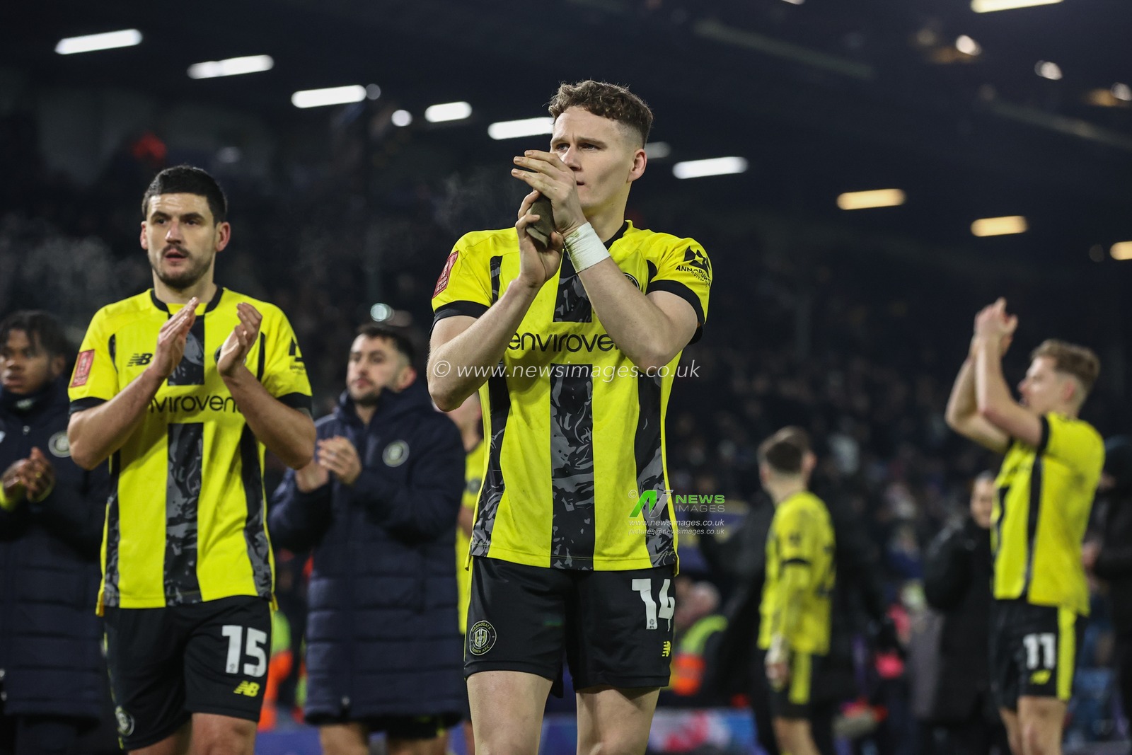 Toby Sims of Harrogate Town applauds the fans after the game during the Emirates FA Cup 3rd Round match Leeds United vs Harrogate Town at Elland Road, Leeds, United Kingdom, 11th January 2025

(Photo by Alfie Cosgrove/News Images)