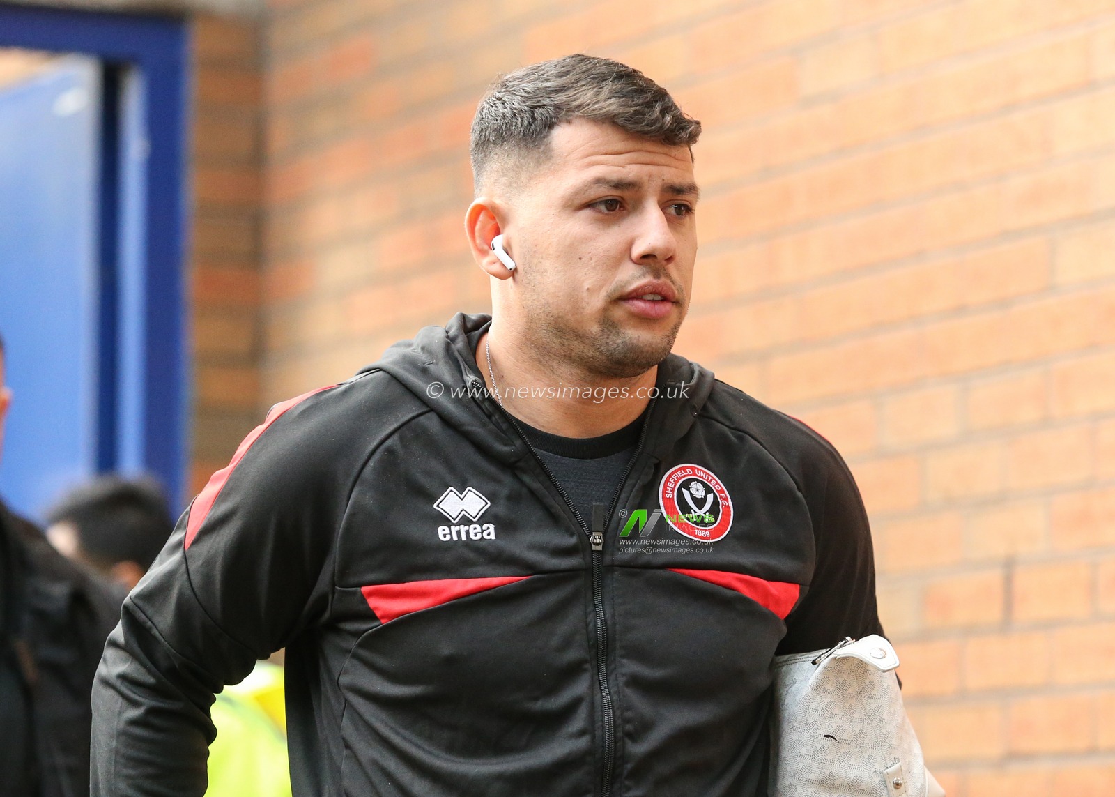 Gustavo Hamer of Sheffield United arrives ahead of  the Sky Bet Championship match Sheffield Wednesday vs Sheffield United at Hillsborough, Sheffield, United Kingdom, 23rd November 2025

(Photo by Richard Bierton/News Images)

*** GER AUT SUI OUT ***