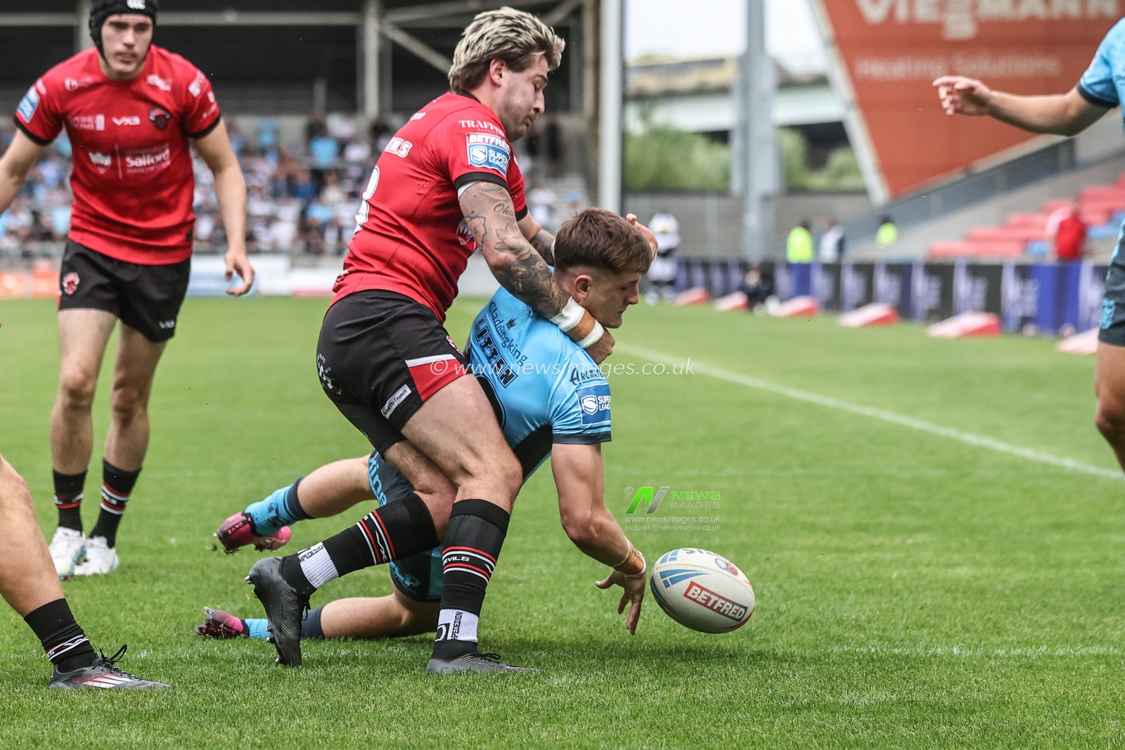 Davy Litten of Hull FC drops the ball on the try line during the Betfred Super League round 15 match Salford Red Devils vs Hull FC at Salford Community Stadium, Eccles, United Kingdom, 22nd June 2025

(Photo by Alfie Cosgrove/News Images)