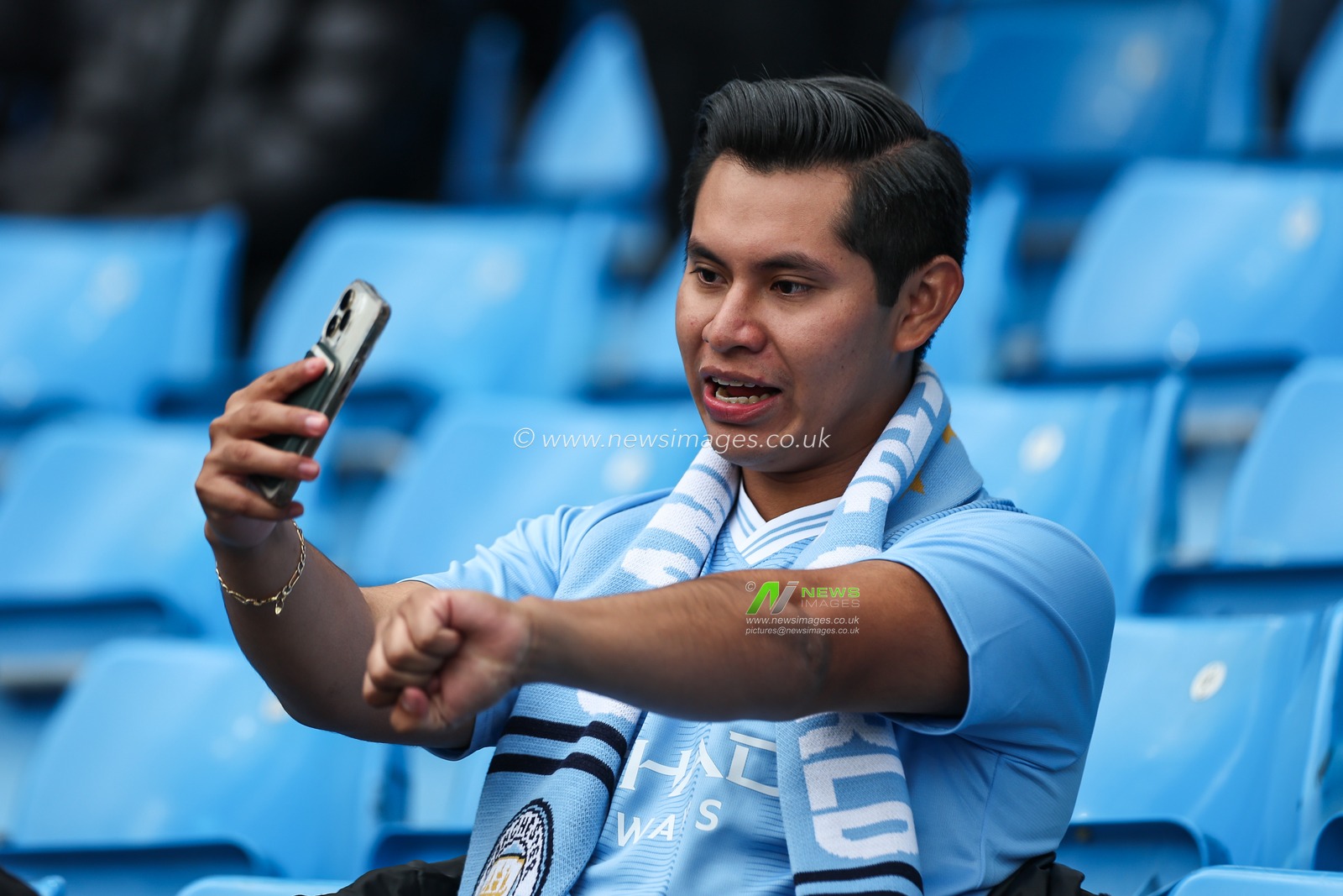 Fans arrive ahead of the Premier League match Manchester City vs Arsenal at Etihad Stadium, Manchester, United Kingdom, 31st March 2024

(Photo by Mark Cosgrove/News Images)
