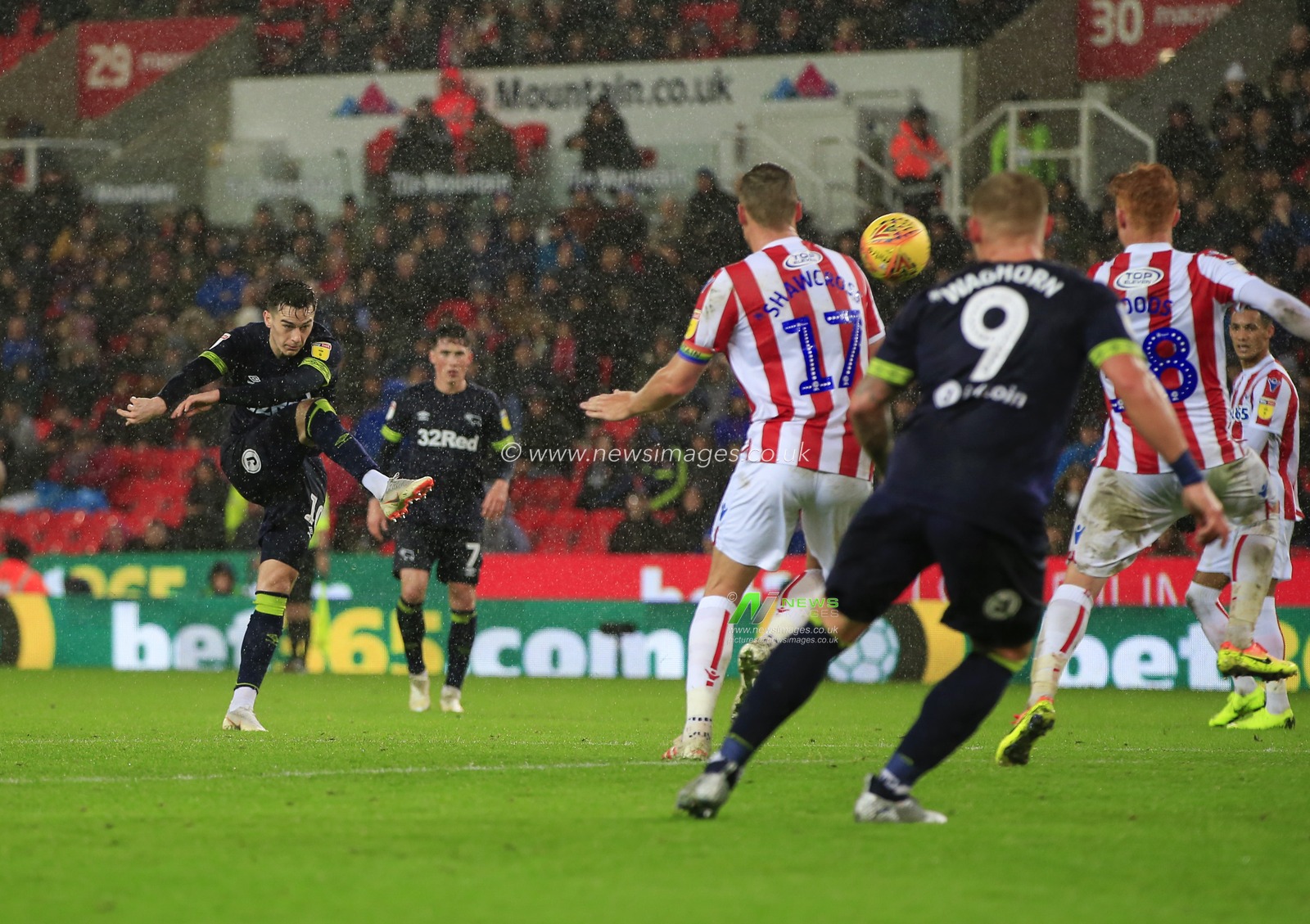 28th November 2018, Bet365 Stadium, Stoke-on-Trent, England; Sky Bet Championship, Stoke City v Derby County ; Tom Lawrence of Derby County fires a shot on goal

Credit: Conor Molloy/News Images

English Football League images are subject to DataCo Licence